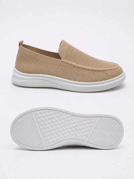 Erkaklar mokasinlari, o‘lchamlari 39-44, 1 o‘lcham kattaroq olish tavsiya etiladi