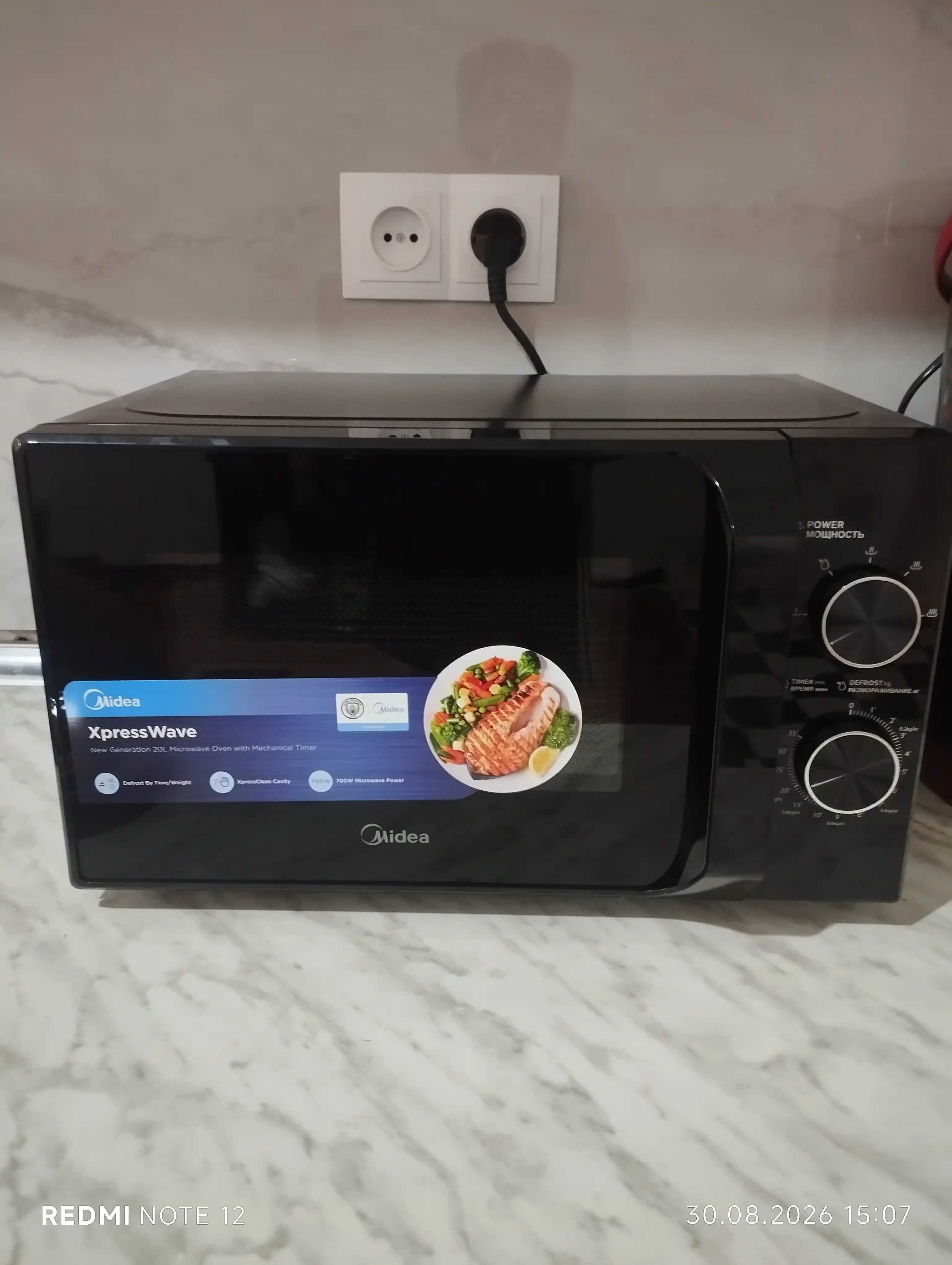 Midea MM 720C2MV Mikroto'lqinli pech, 8 ta dastur, bug' bilan tozalash tizimi