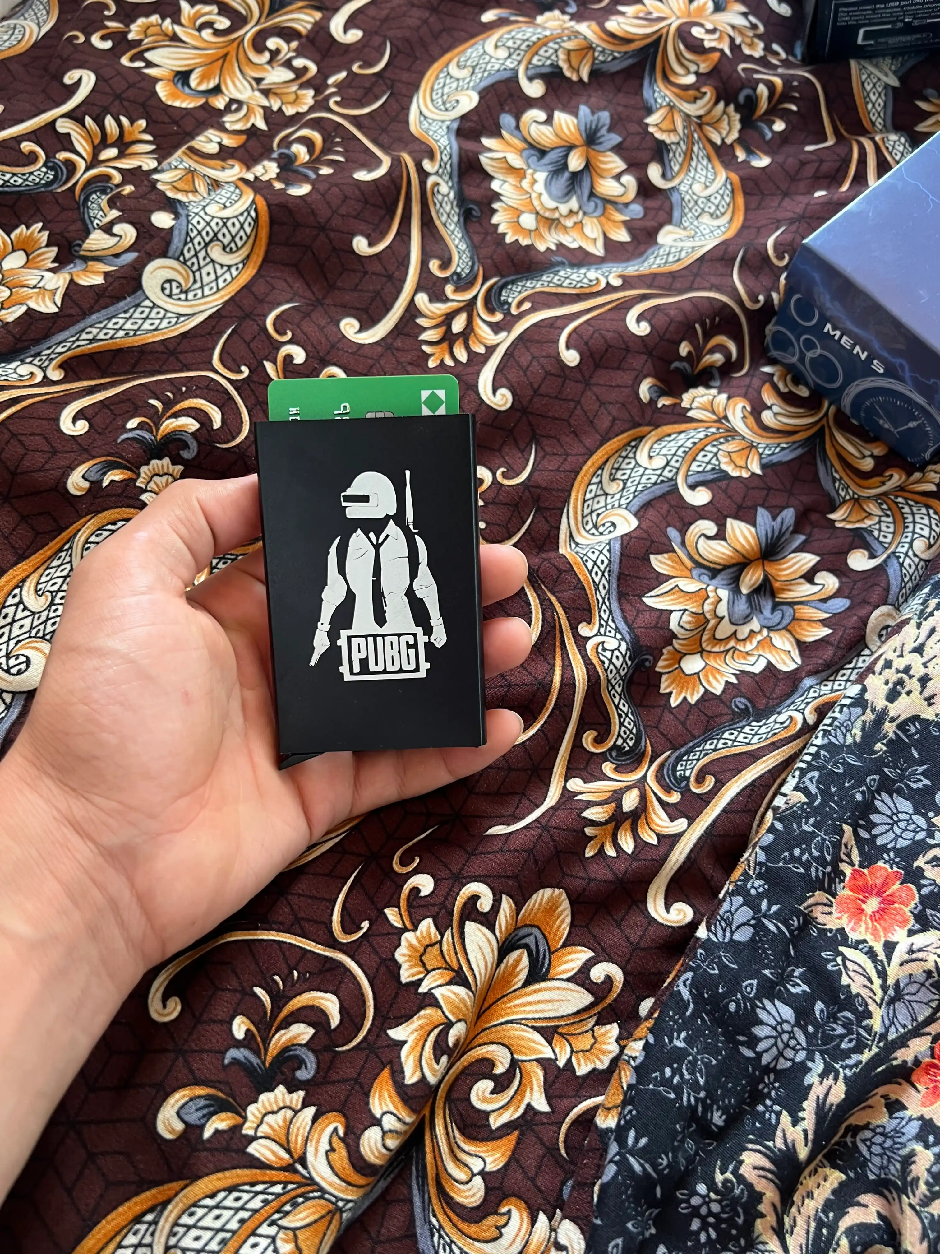 RFID, plastik kartalar, tashrifnomalardan himoyalangan kartalar uchun metall tutqich