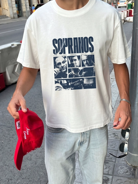 Sopranos naqshinkor naqshli katta o'lchamli futbolka