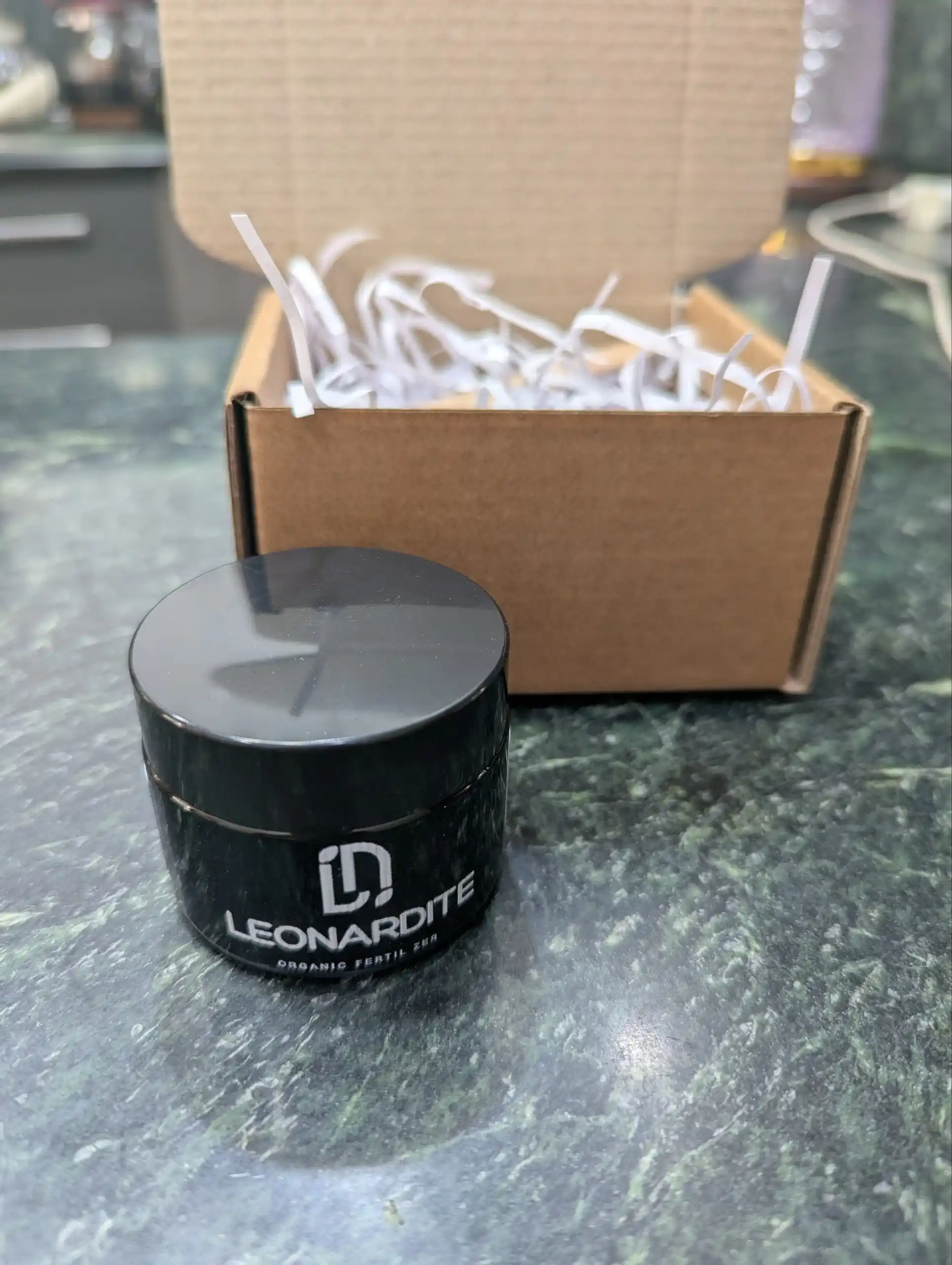Uy va bog‘ o‘simliklari uchun Leonardite Gel organik o‘g‘iti, 50 gr