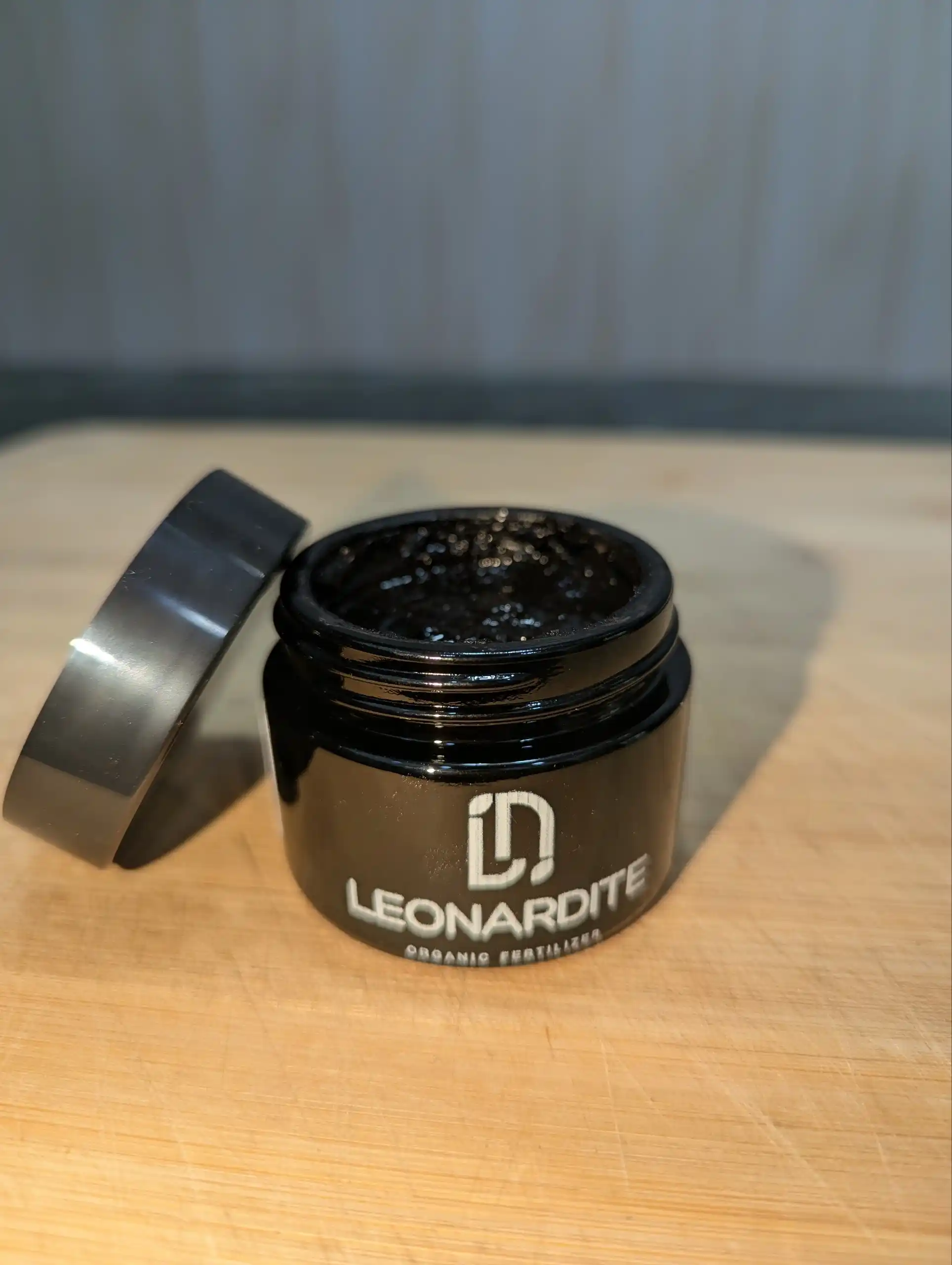 Uy va bog‘ o‘simliklari uchun Leonardite Gel organik o‘g‘iti, 50 gr