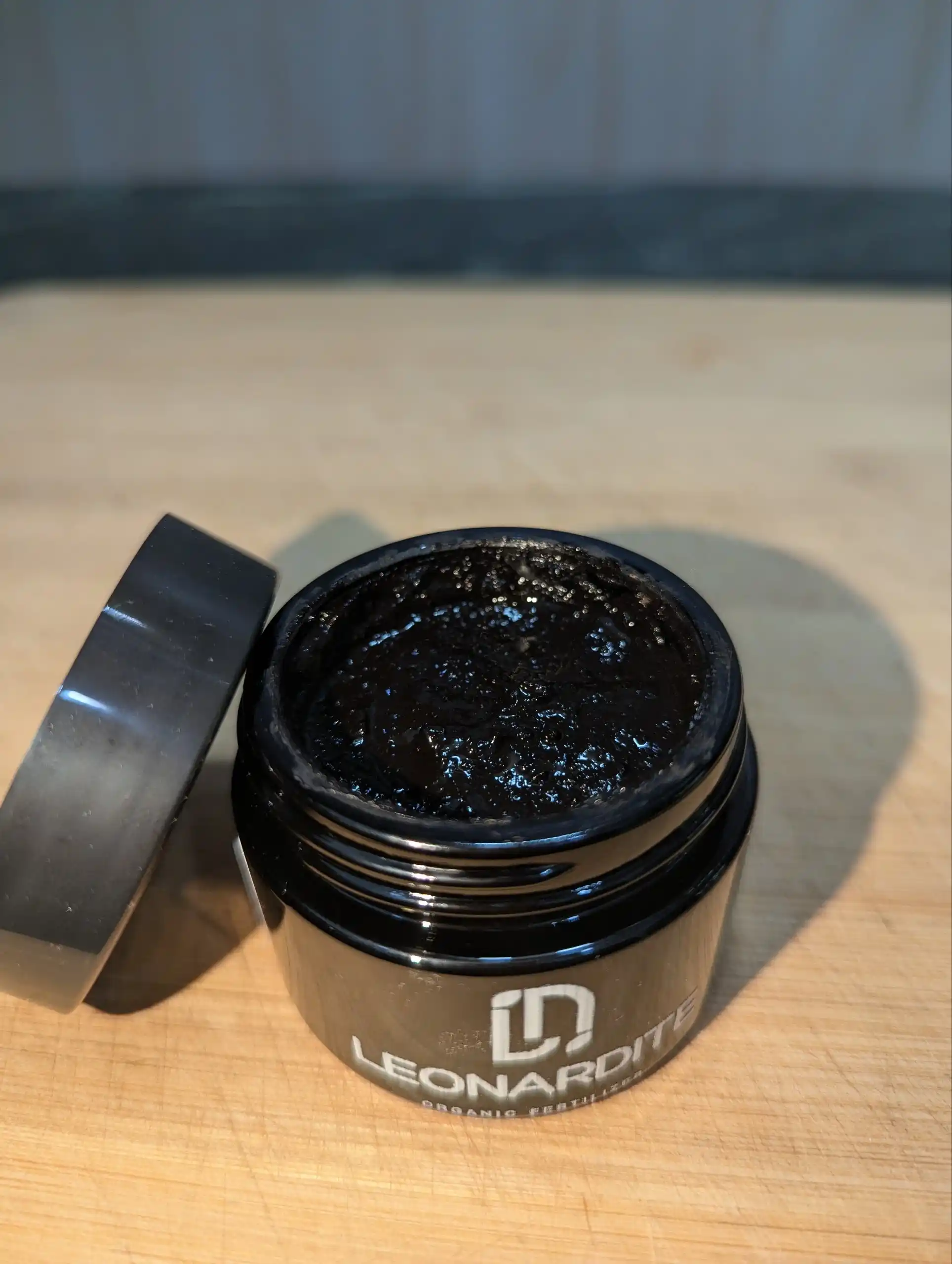 Uy va bog‘ o‘simliklari uchun Leonardite Gel organik o‘g‘iti, 50 gr