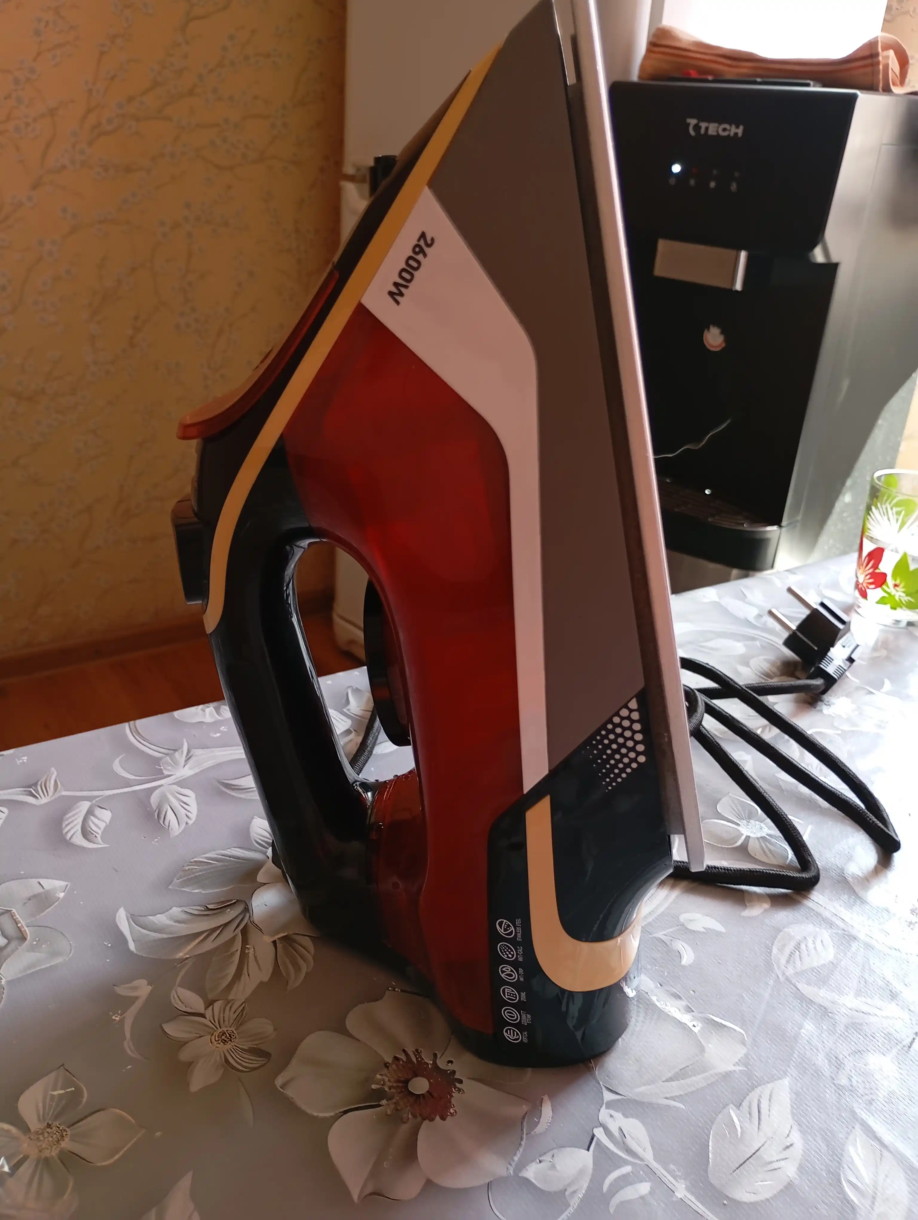 Bug‘li dazmol Professional 2600W, keramik qoplamali taglik, BS-8018 modeli