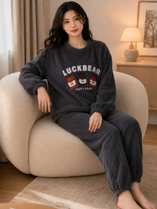 Ayollar momiq pijamasi