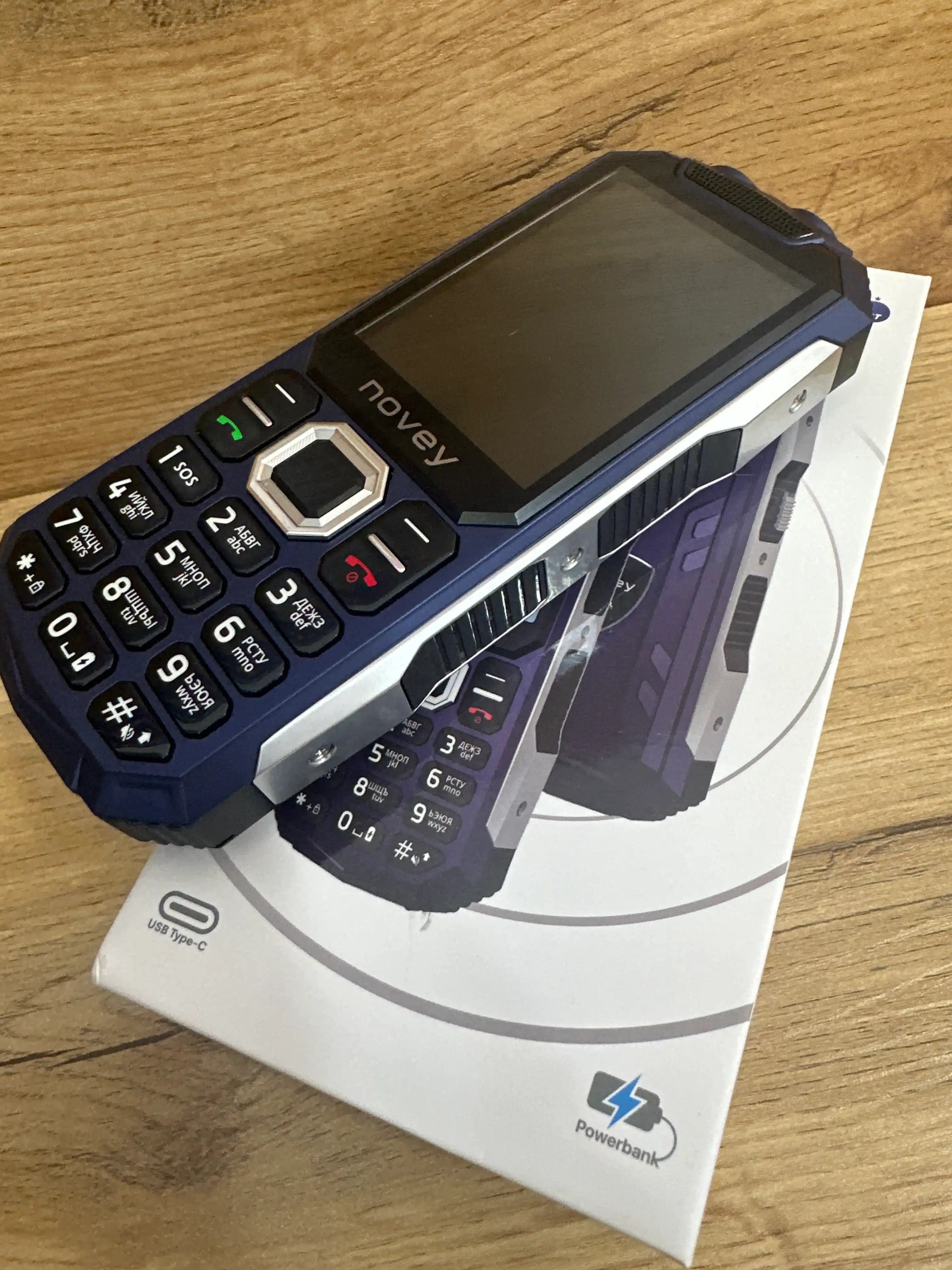 Knopkali telefon Novey T500, kamerasiz