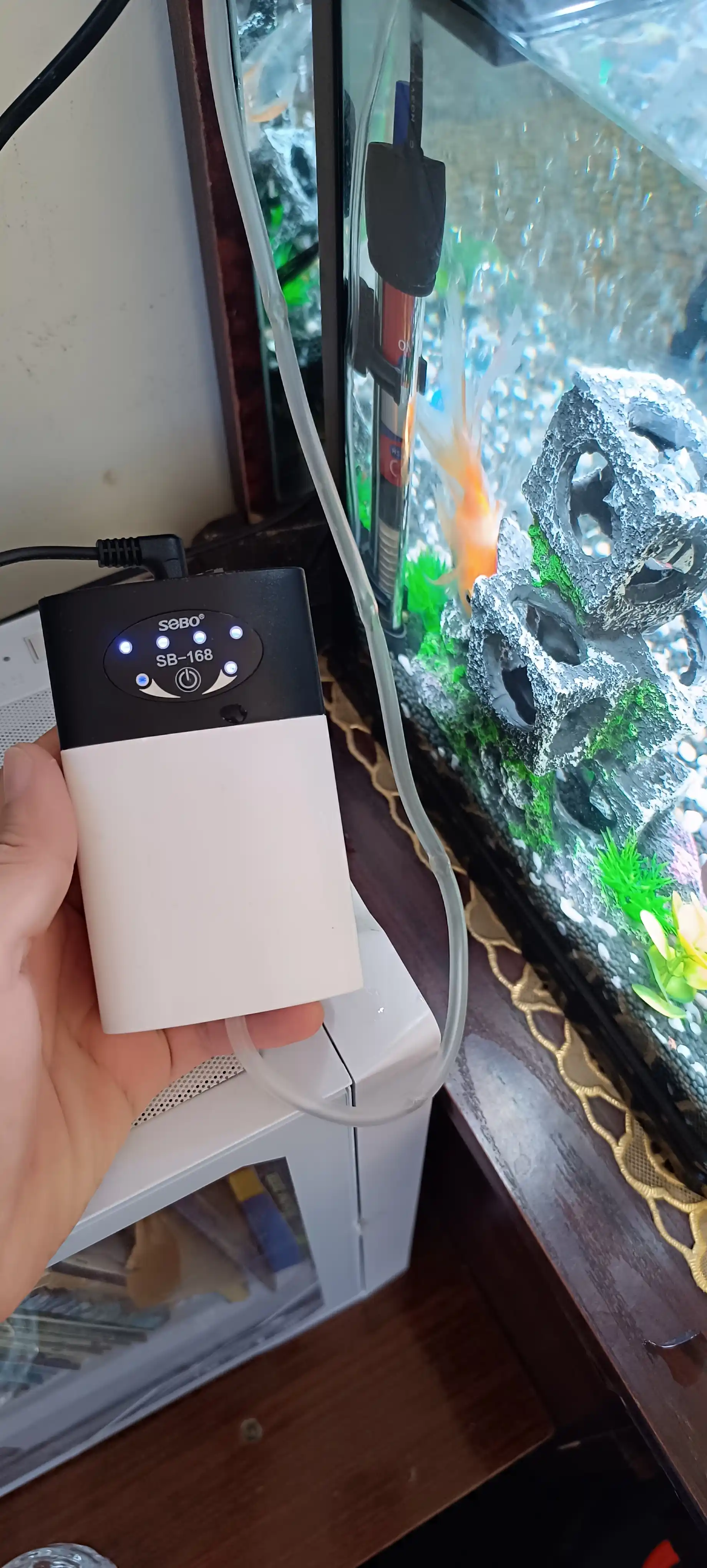 Автономный компрессор аккамуляторный для аквариума одноканальный SEBO mini AC/DC SB-168