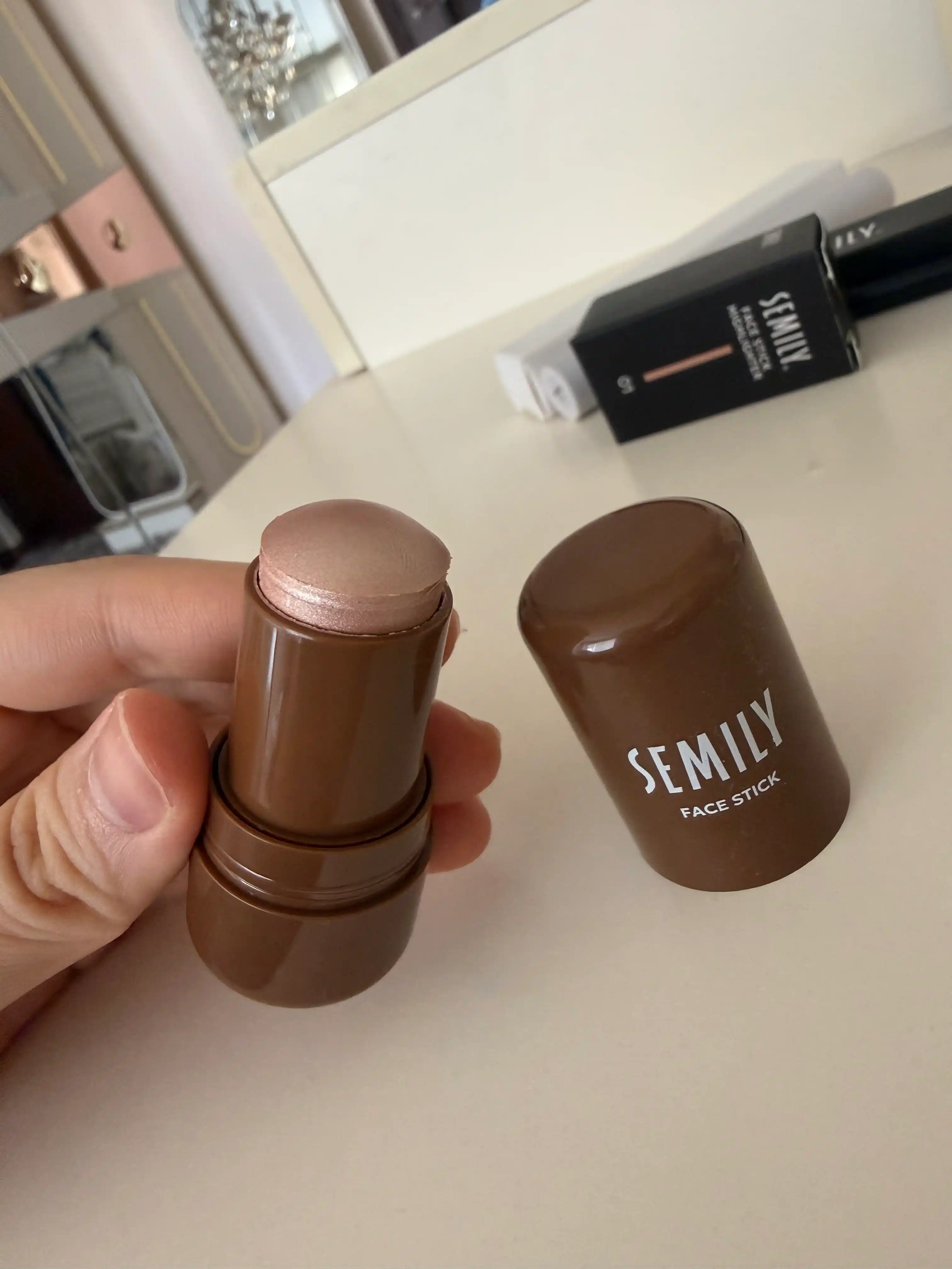 Хайлайтер стик  SEMILY для лица Highlighter Stick, кремовый, сияющий, тон 01