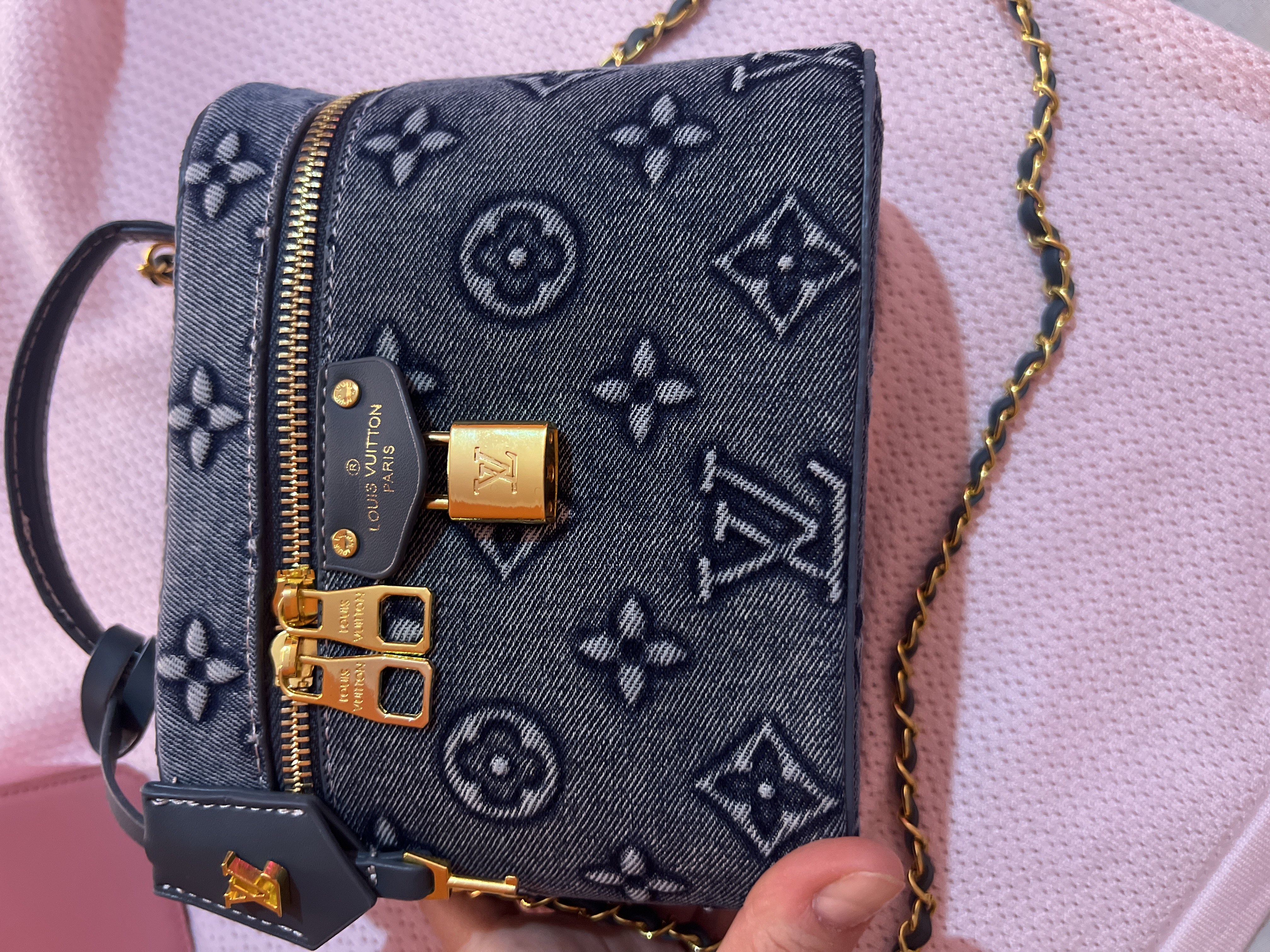 Ayollar uchun sumka Louis Vuitton uslubida, cross-body
