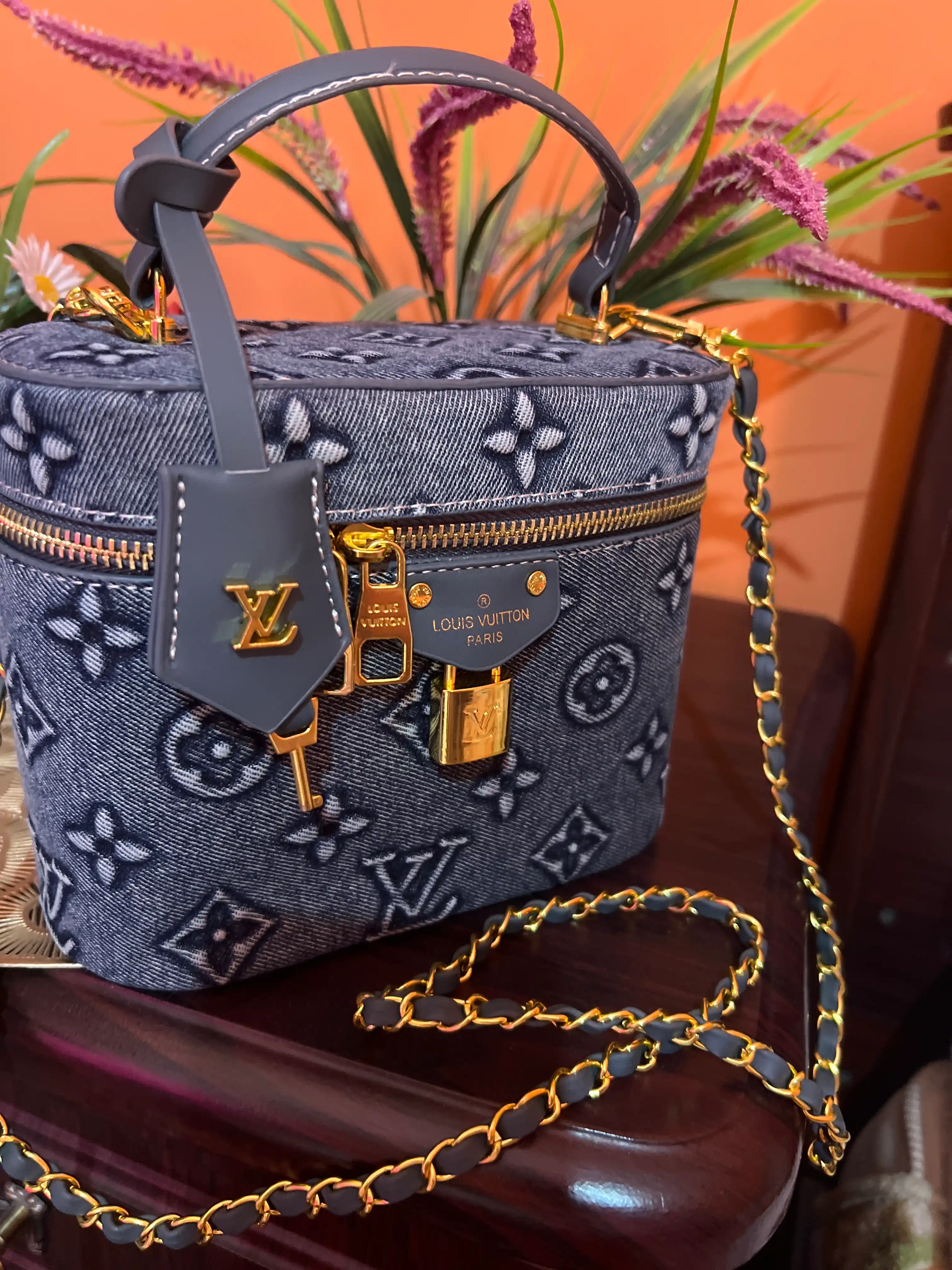 Ayollar uchun sumka Louis Vuitton uslubida, cross-body