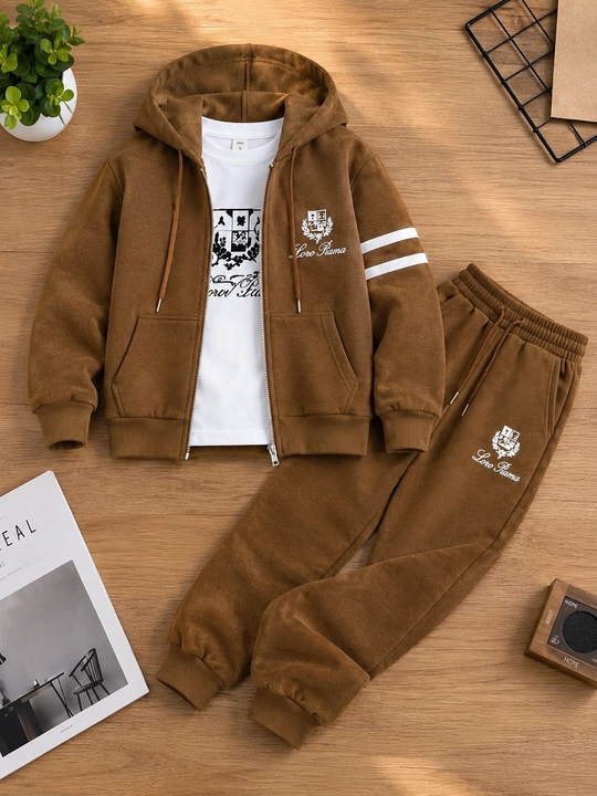 Qizlar uchun sport kostyumi