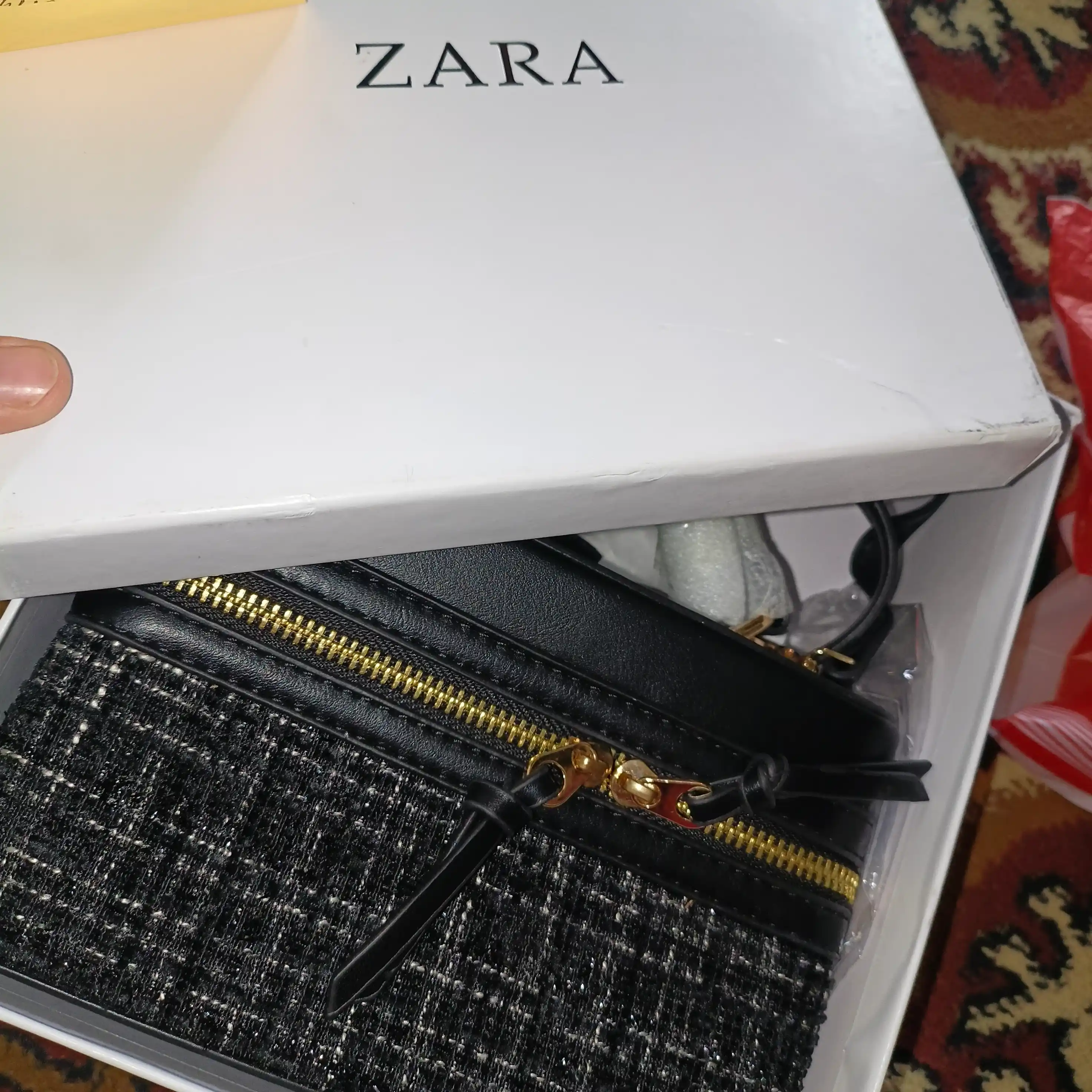 Ayollar sumkasi, zamonaviy yelkama ZARA cros body, hujjatlar solingan quti