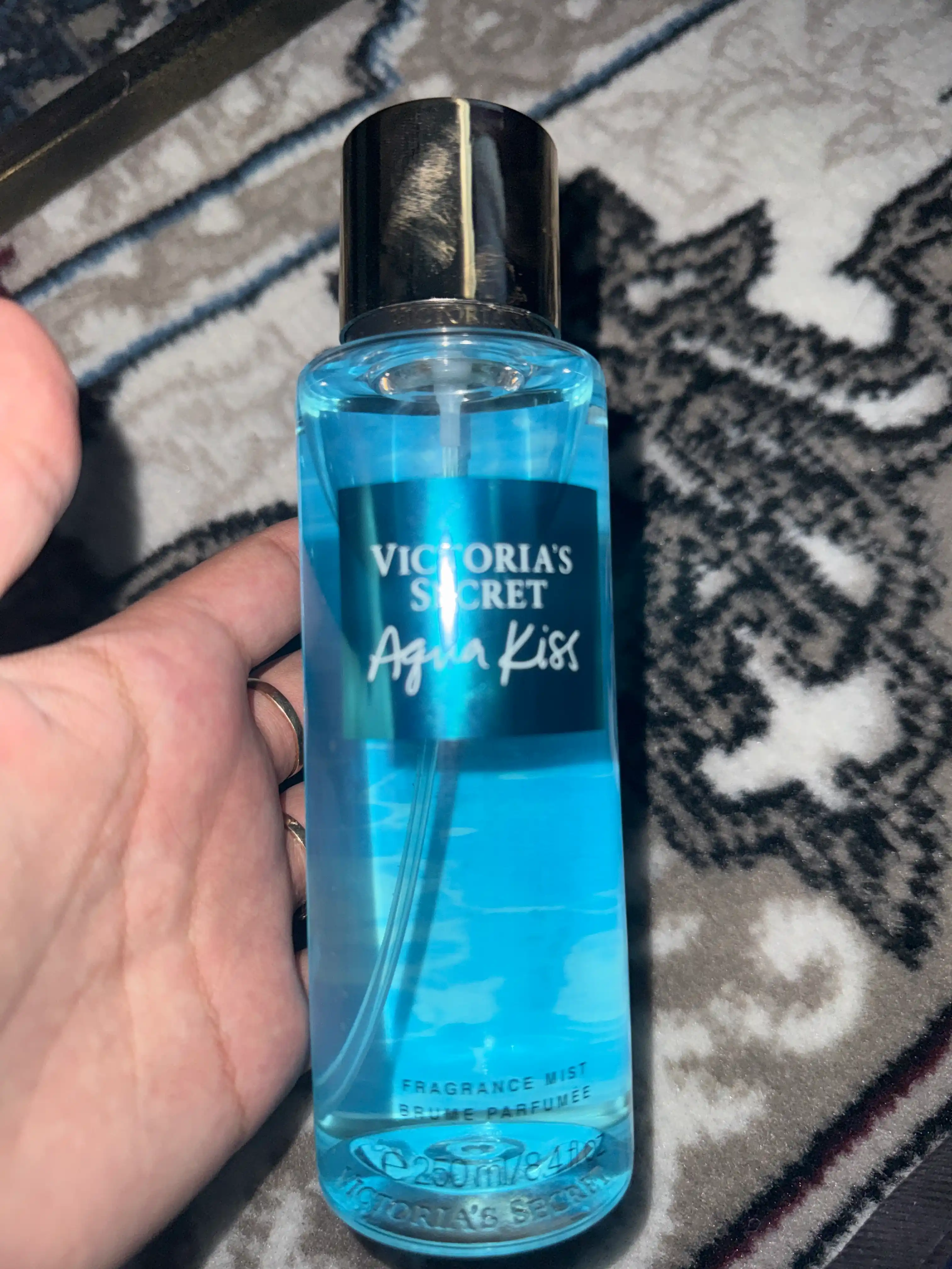 Parfyumlangan tana spreyi suvi Victoria's Secret Spreyi Aqua Kiss Rush, Shimmer, 250 ml