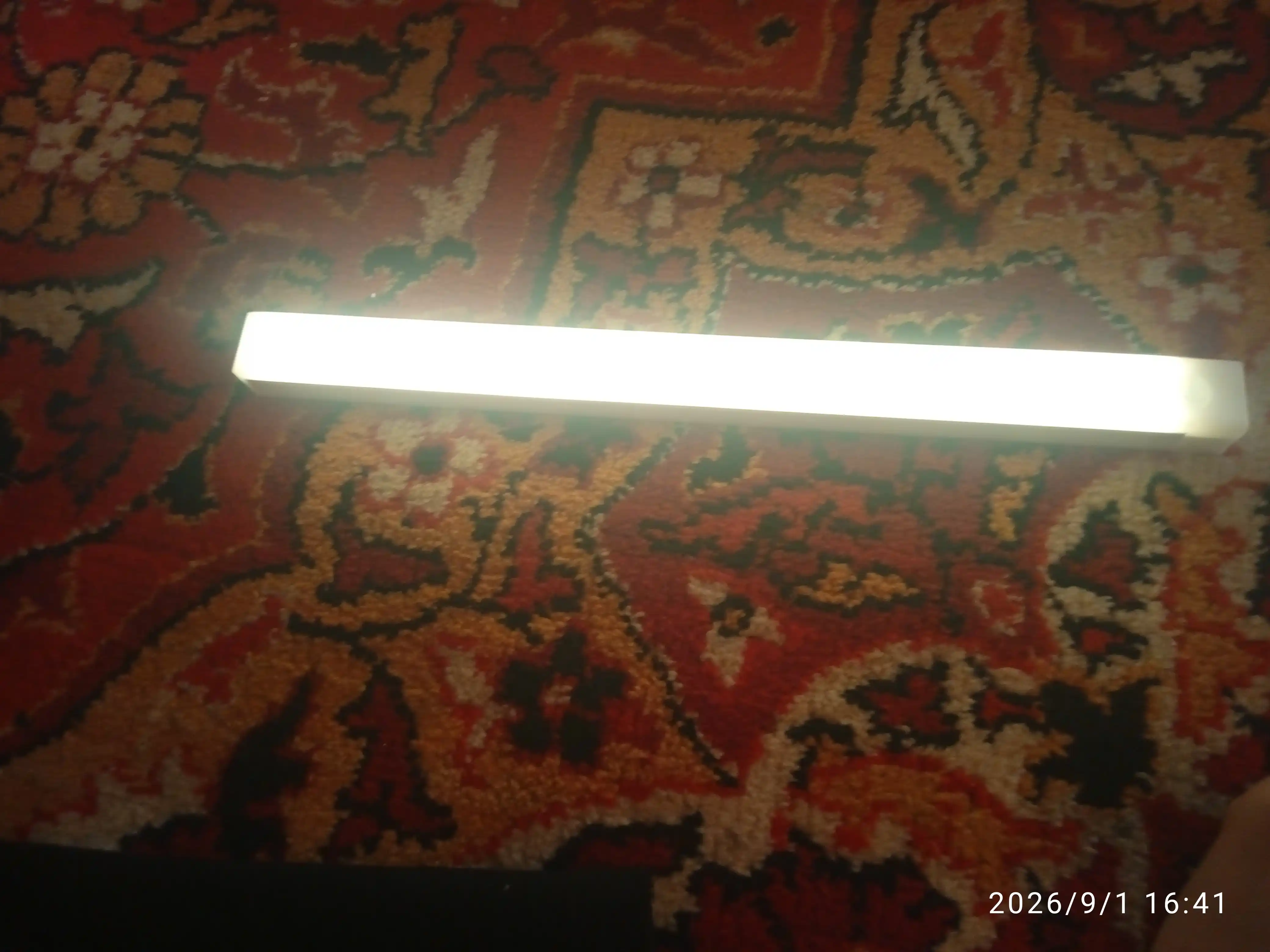 Harakat sensori bilan jixozlangan simsiz LED chiroq