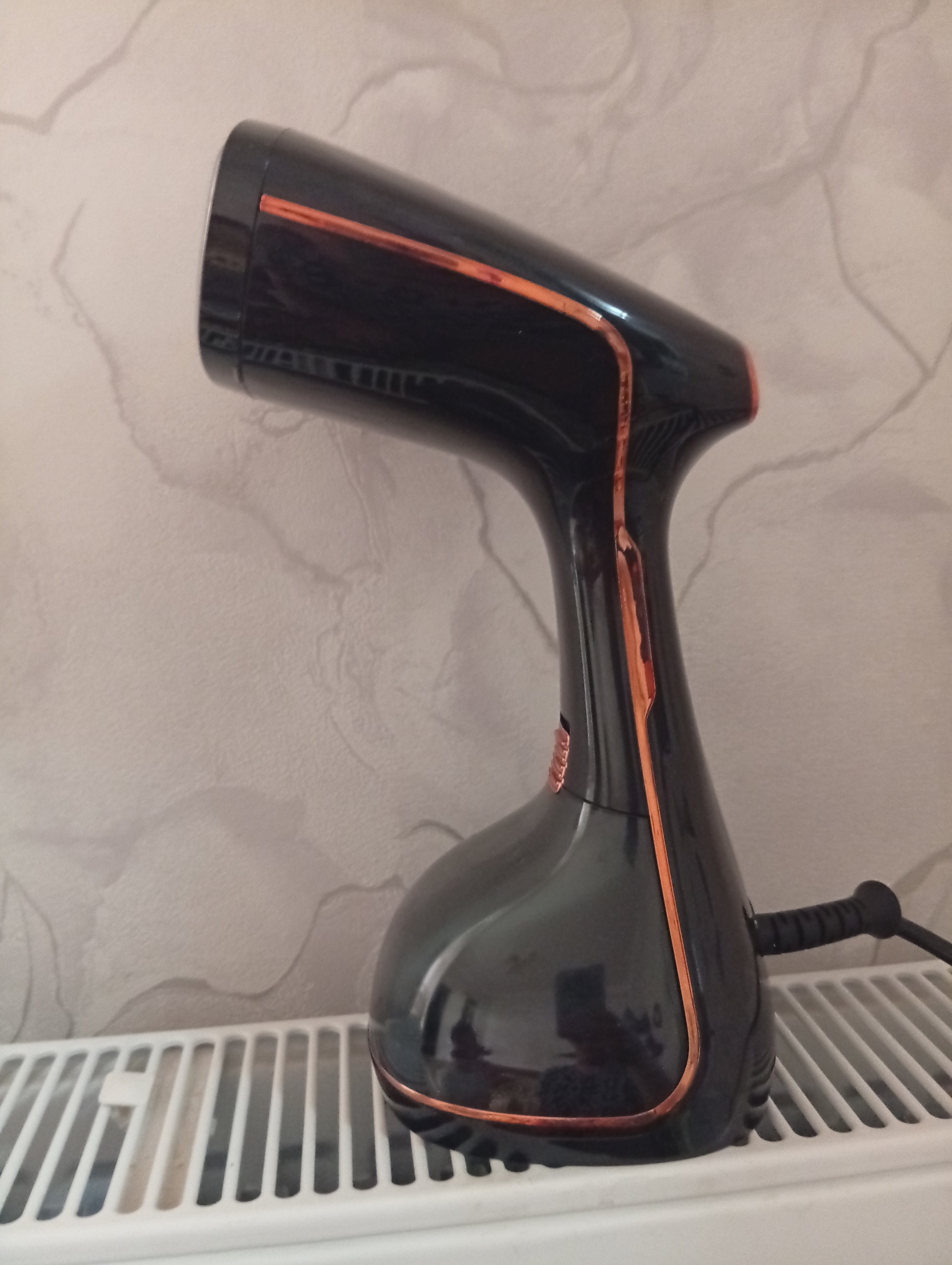 Bug‘li dazmol Dovel X6, 2000W, 360 ml, vertikal kiyim va parda uchun steamer