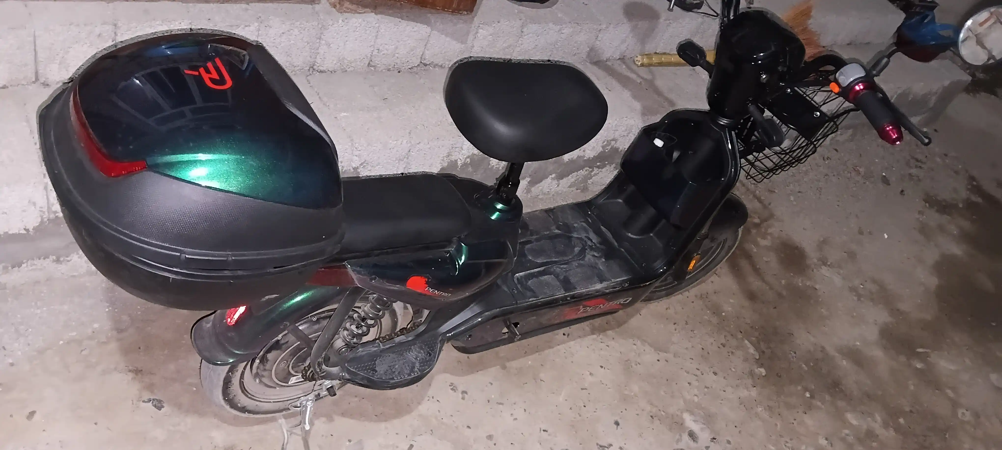 R14 elektroskuteri, 48V 20Ah akkumulyator, 240W motor, 25 km/soatgacha, pult bilan