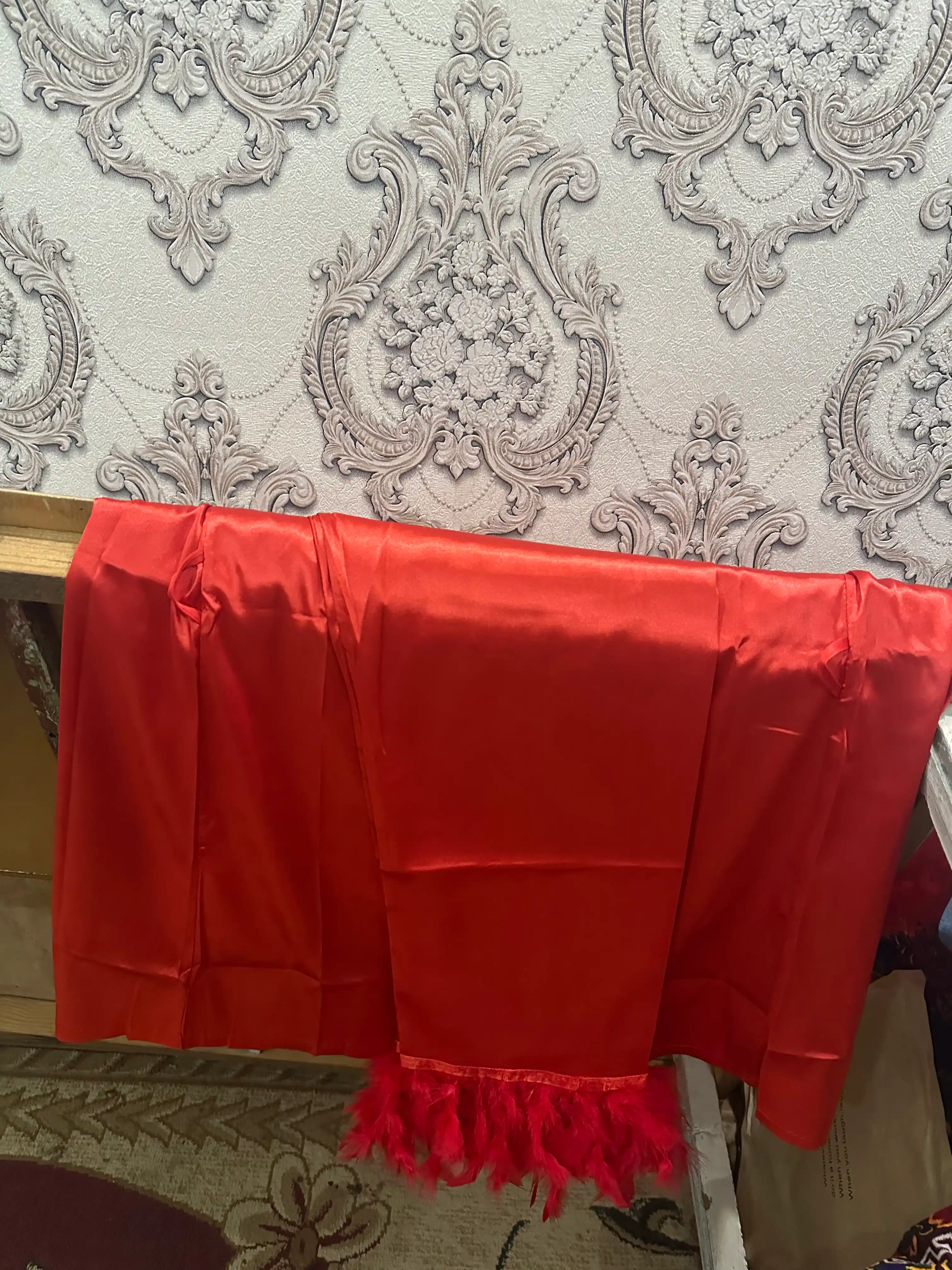 Ayollar uchun atlas pijama to'plami, patli xalat, mayka va shim, 3 qismli