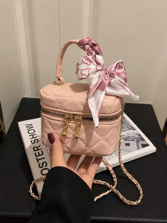 Ayollar uchun mini sumka, yelkaga taqiladigan krossbodi, eko-charm, Chanel uslubida