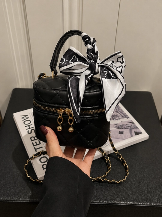 Ayollar uchun mini sumka, yelkaga taqiladigan krossbodi, eko-charm, Chanel uslubida