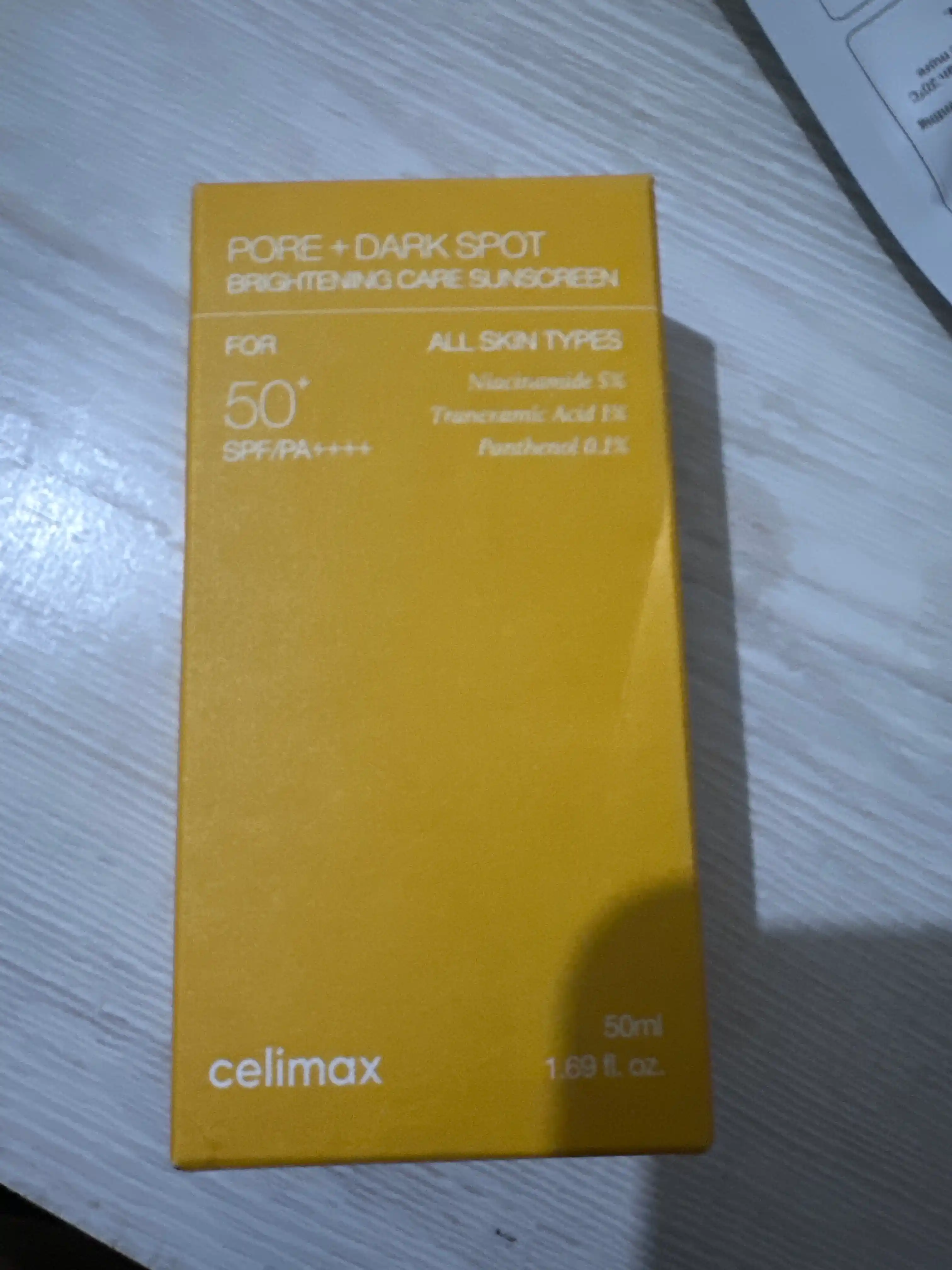 Celimax Pore+Dark Spot Sunscreen SPF50+ yorug‘lashtiruvchi va quyoshdan himoyalovchi krem