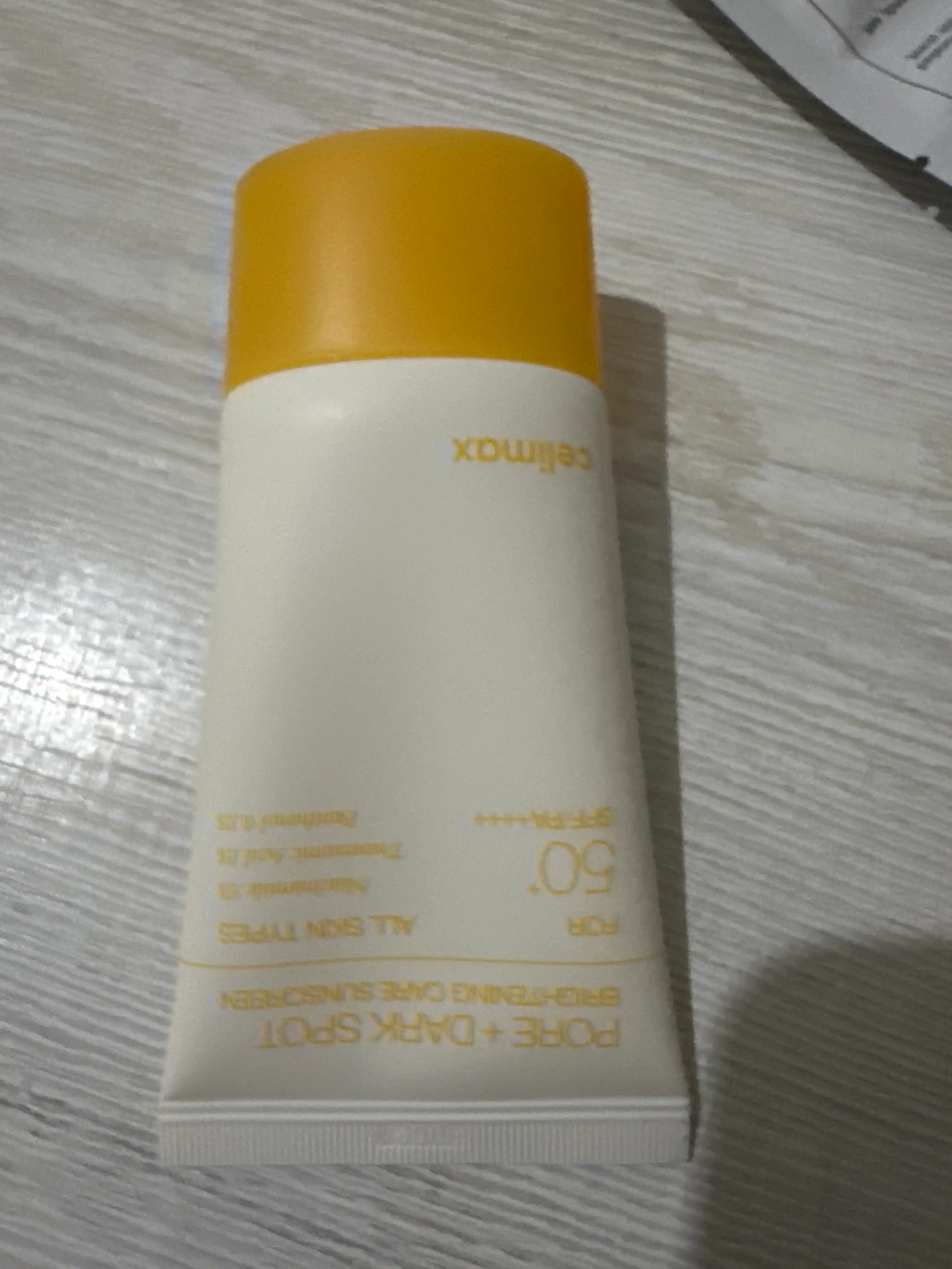 Celimax Pore+Dark Spot Sunscreen SPF50+ yorug‘lashtiruvchi va quyoshdan himoyalovchi krem