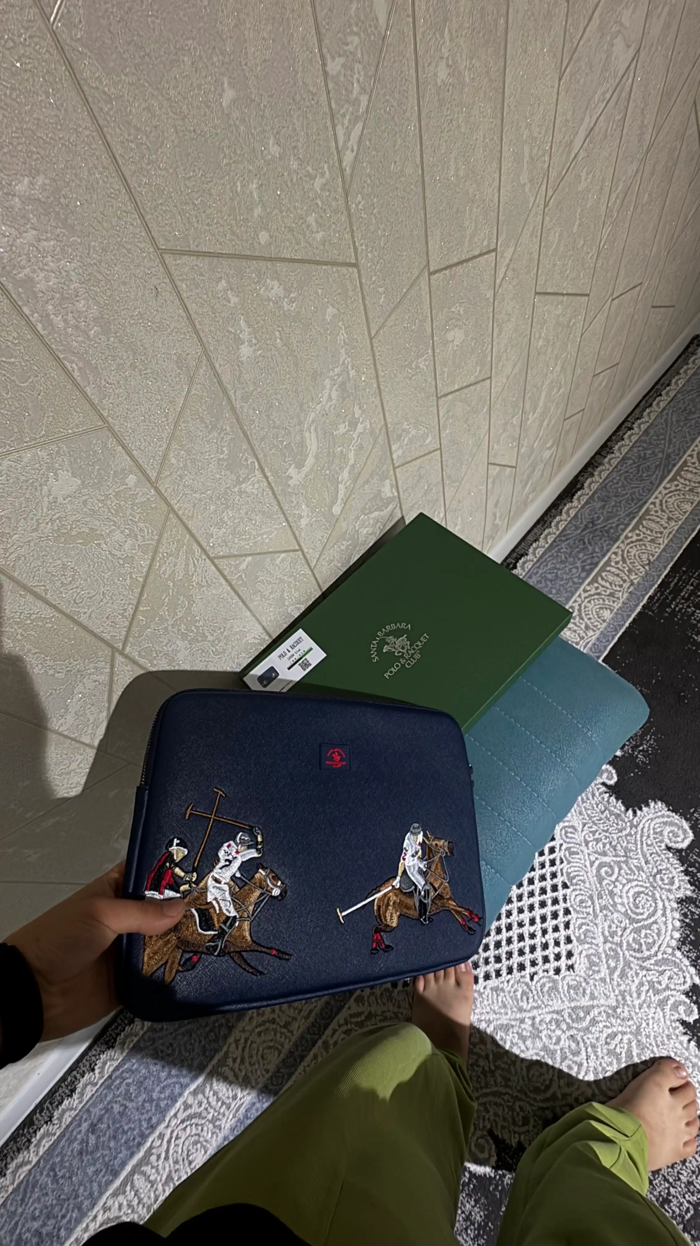 Santa Barbara Polo Racquet Club erkaklar barsetkasi, noutbuk va hujjatlar uchun klatch