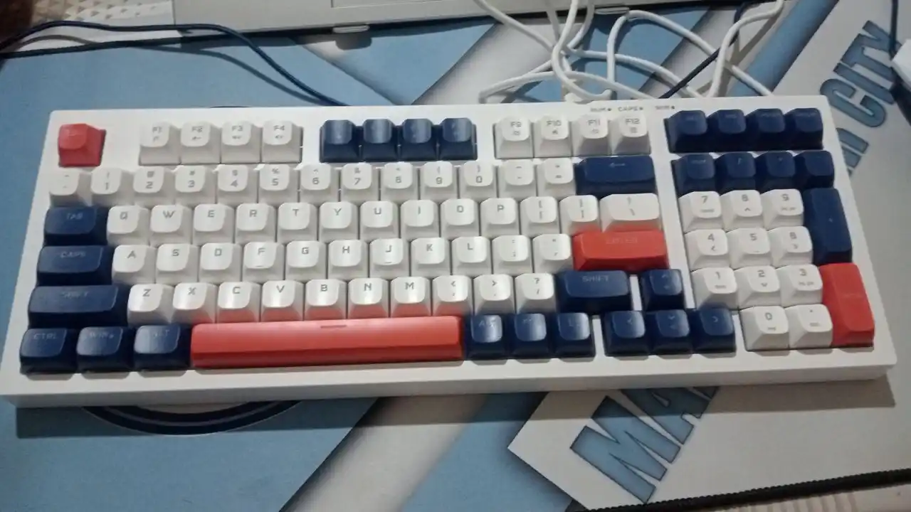 RGB klaviatura, simli, simsiz, mexanik variantlar, klaviatura + sichqoncha to‘plami