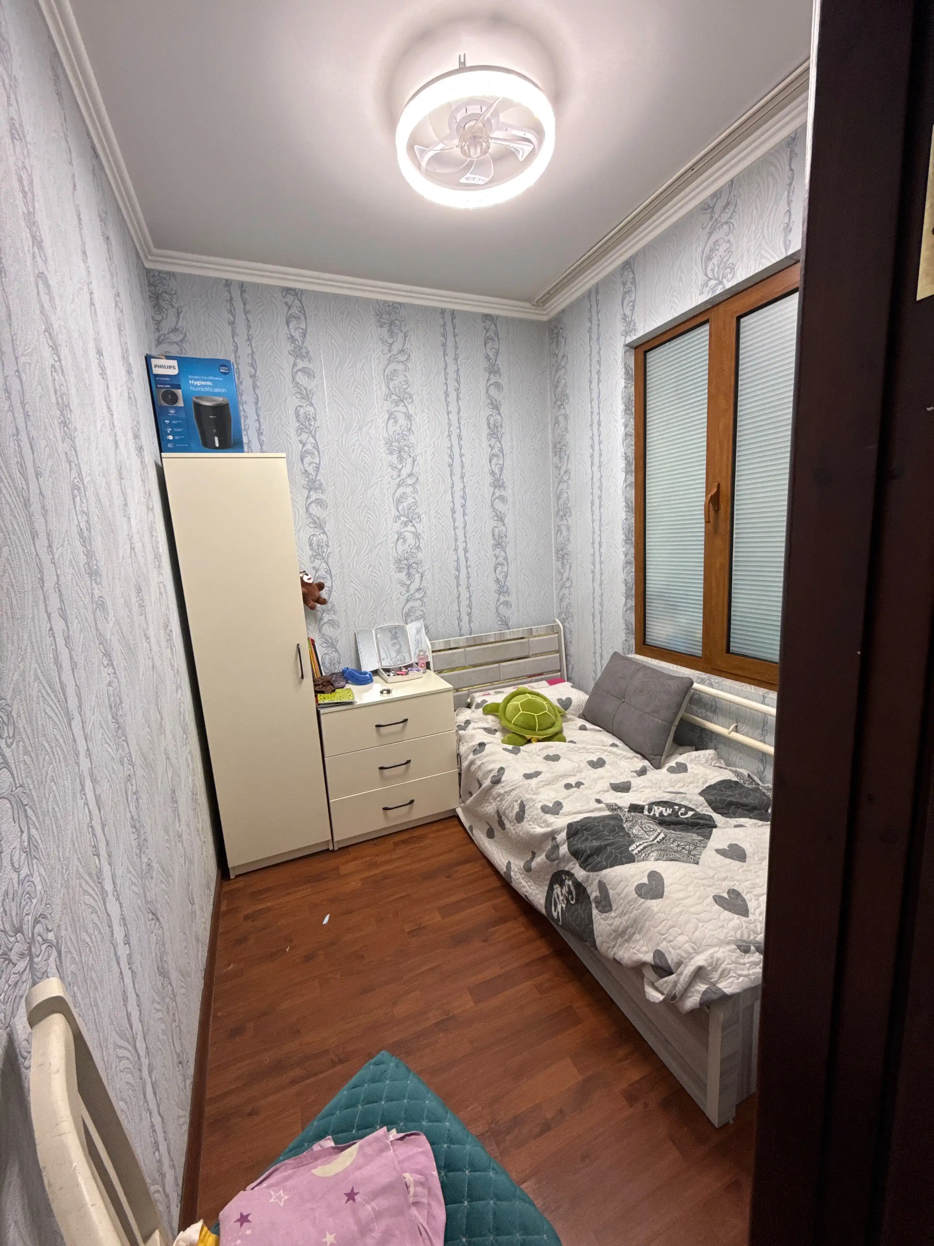 Quyoshdan himoyalovchi plyonka, derazalarga xira nakleyka, dekorativ