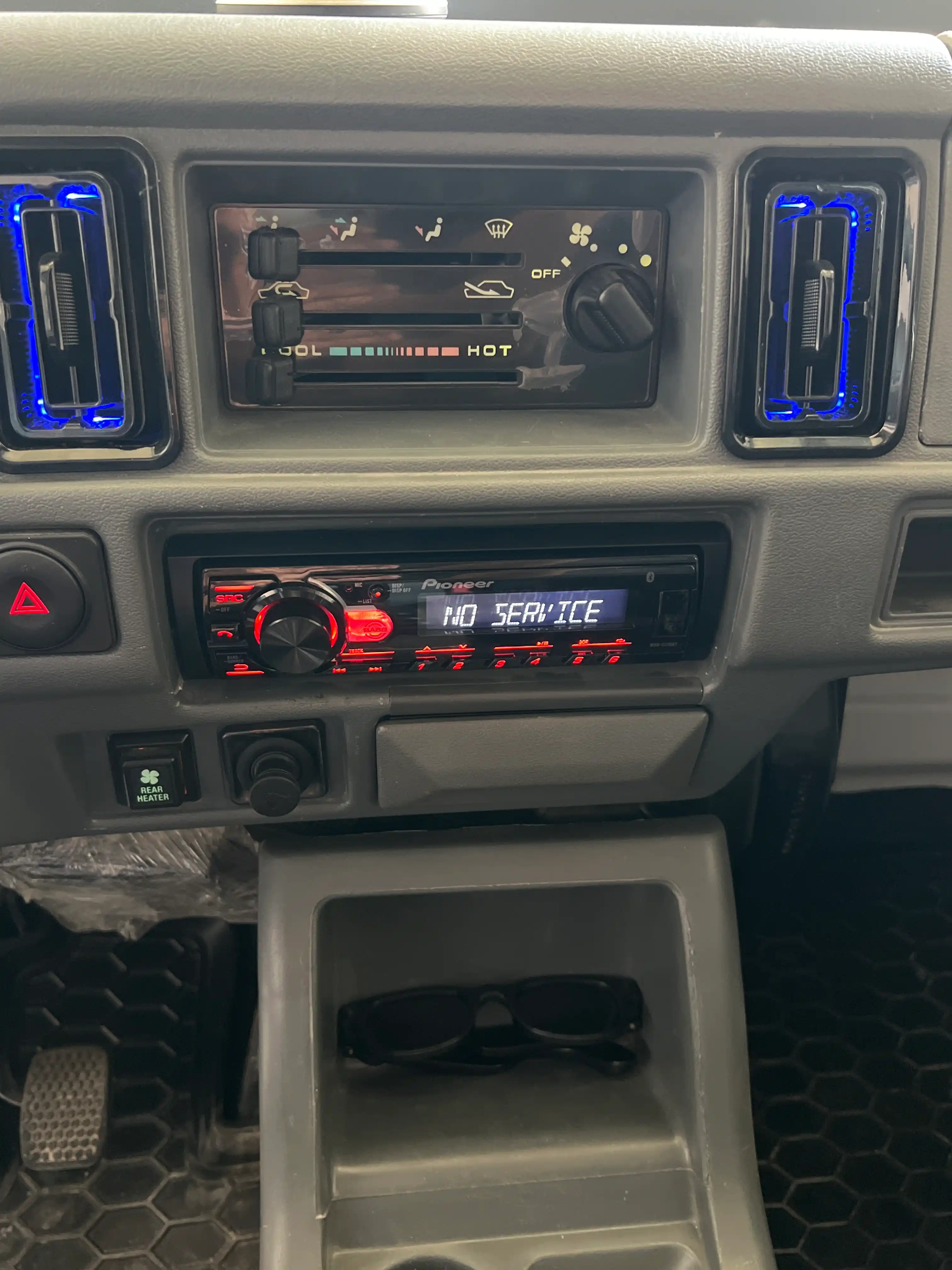 Автомагнитола для автомобиля PIONEER MVH-S235BT 1DIN черная с Bluetooth, USB и AUX