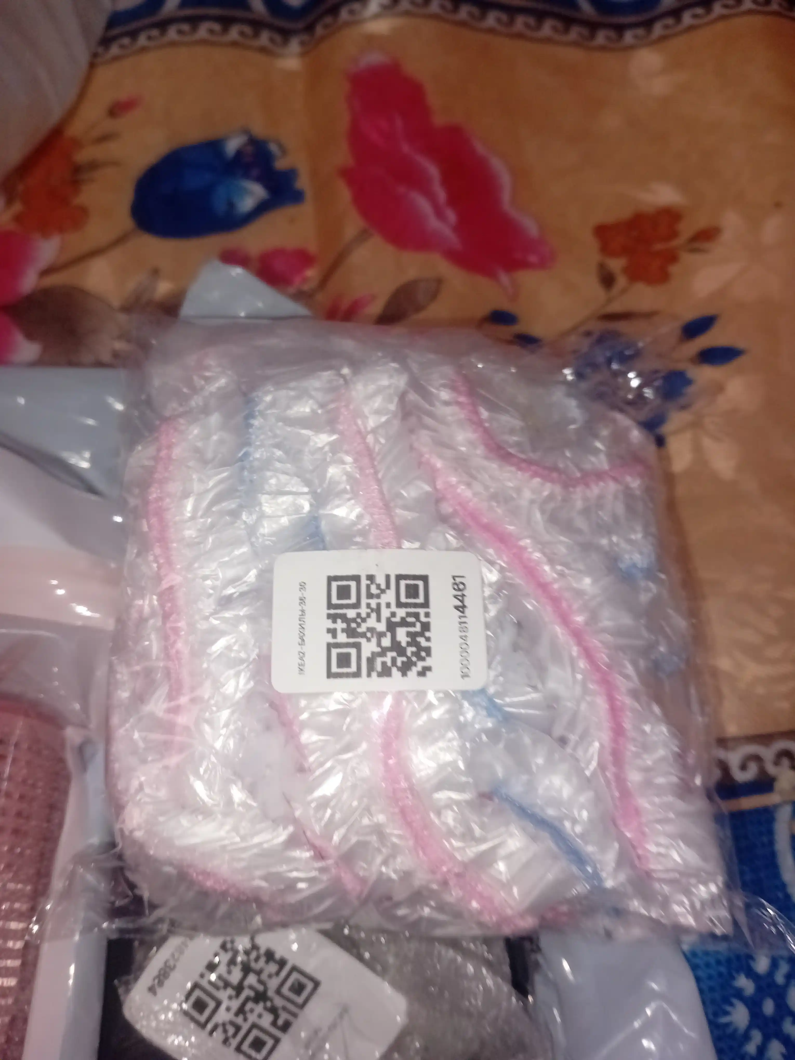 Oziq-ovqat mahsulotlarini saqlash uchun ko'p martalik elastik streych paketlar baxila