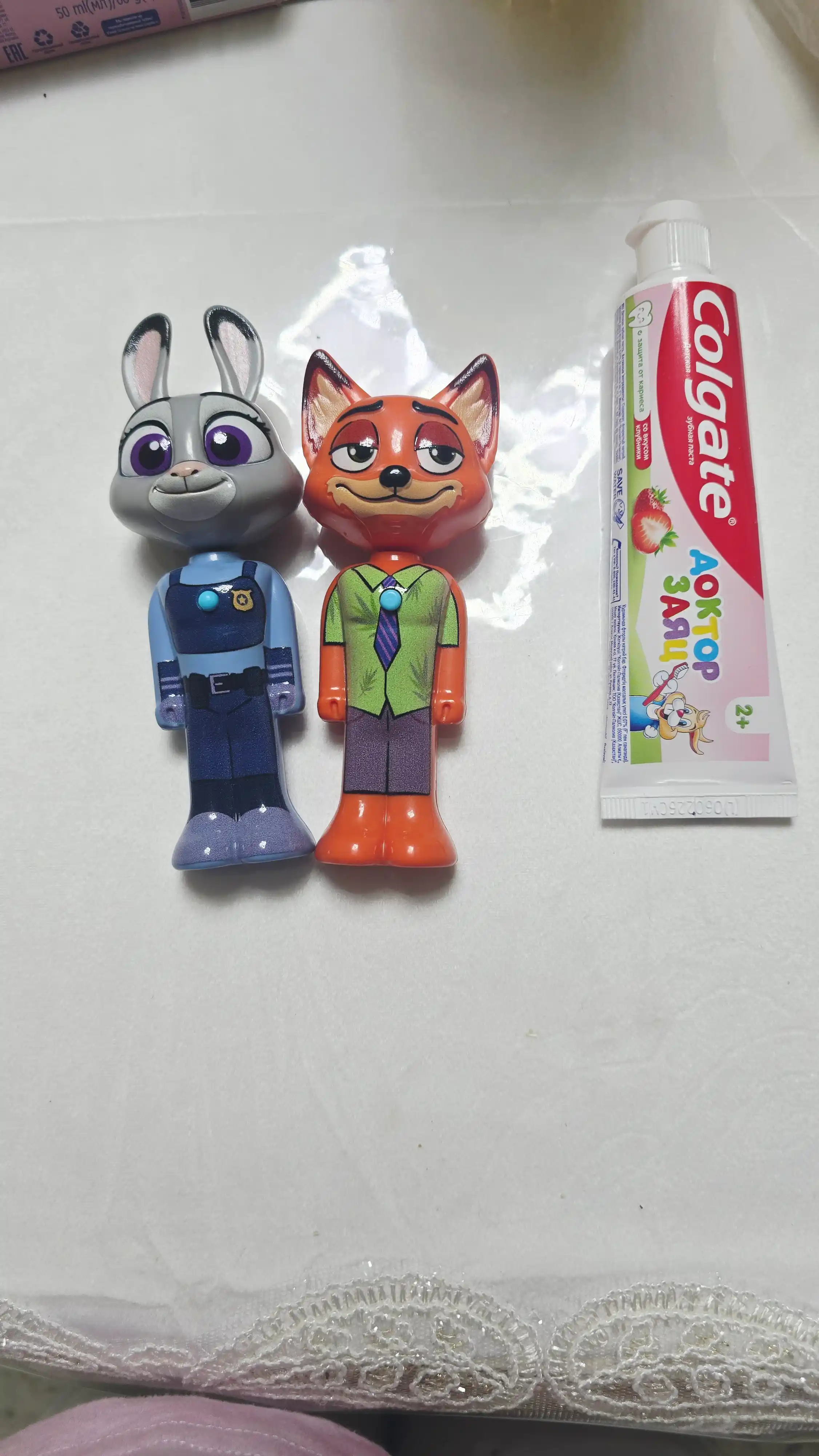 Веселая зубная щетка "ZOOTOPIA" для детей