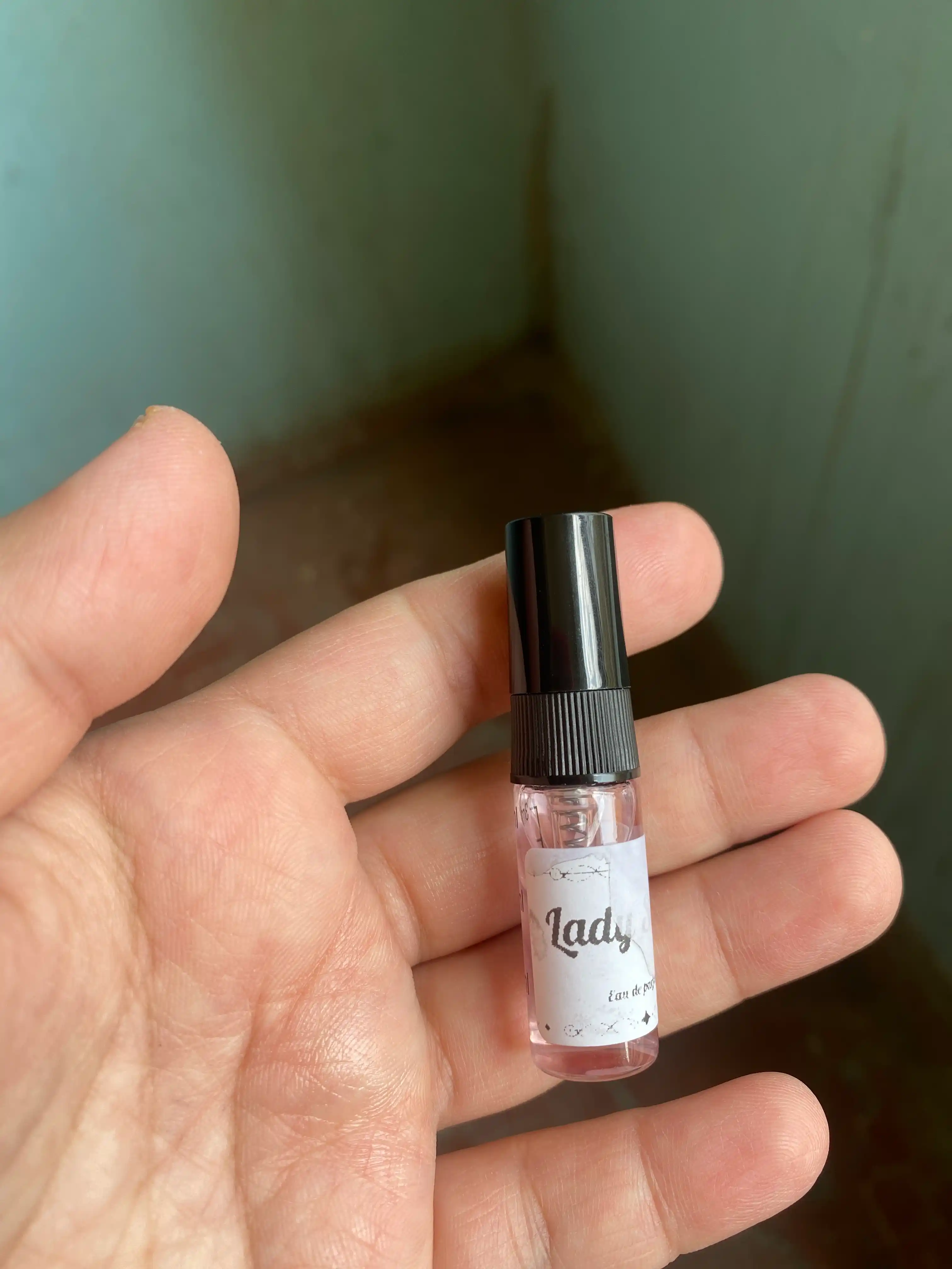 Lady — Nafislik va Jozibani Uyg‘unlashtirgan Feromonli Parfyumeriya