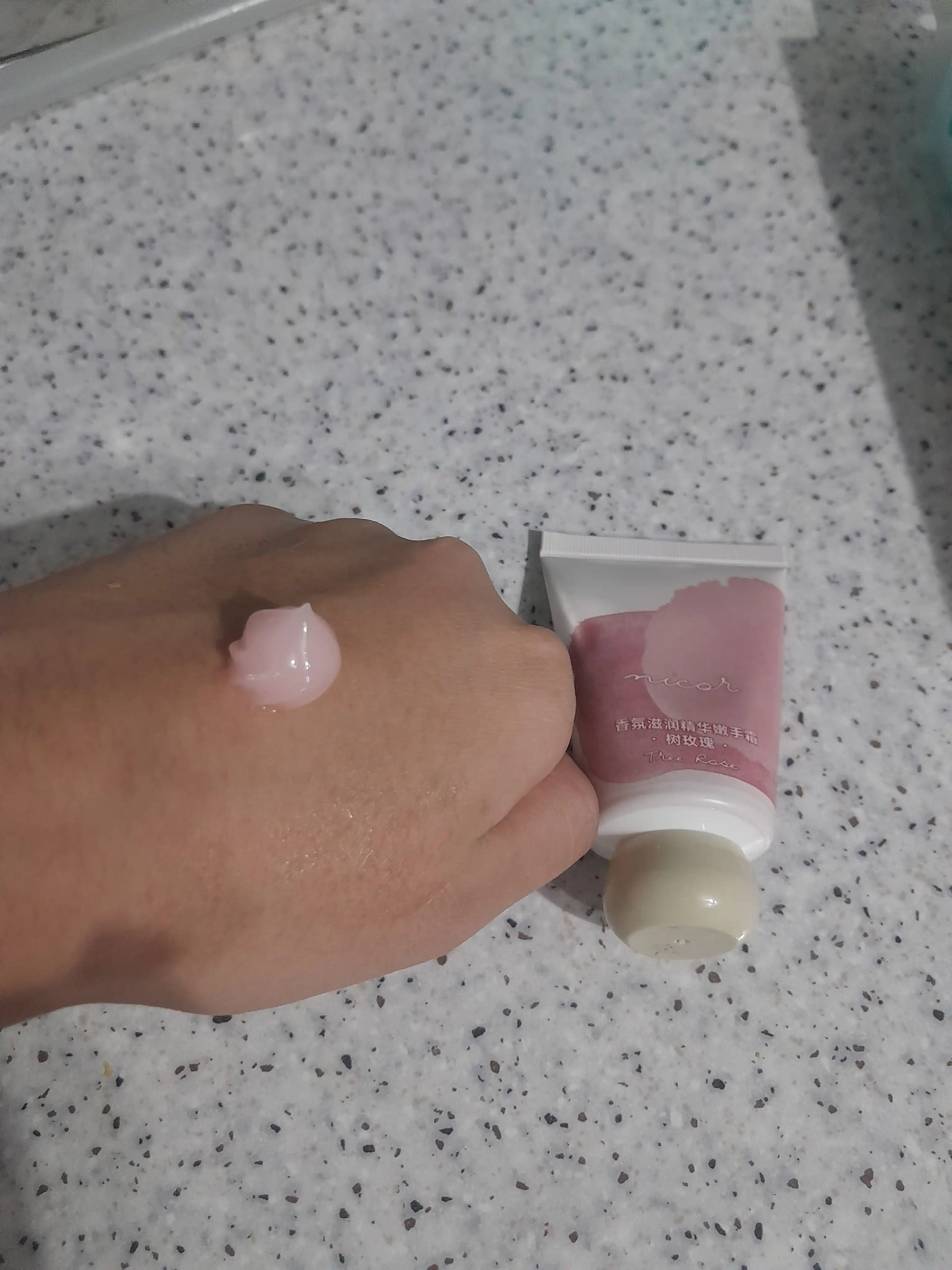 Namlovchi va oziqlantiruvchi qo'l kremi, 40 g, antifrizli, meva aromati