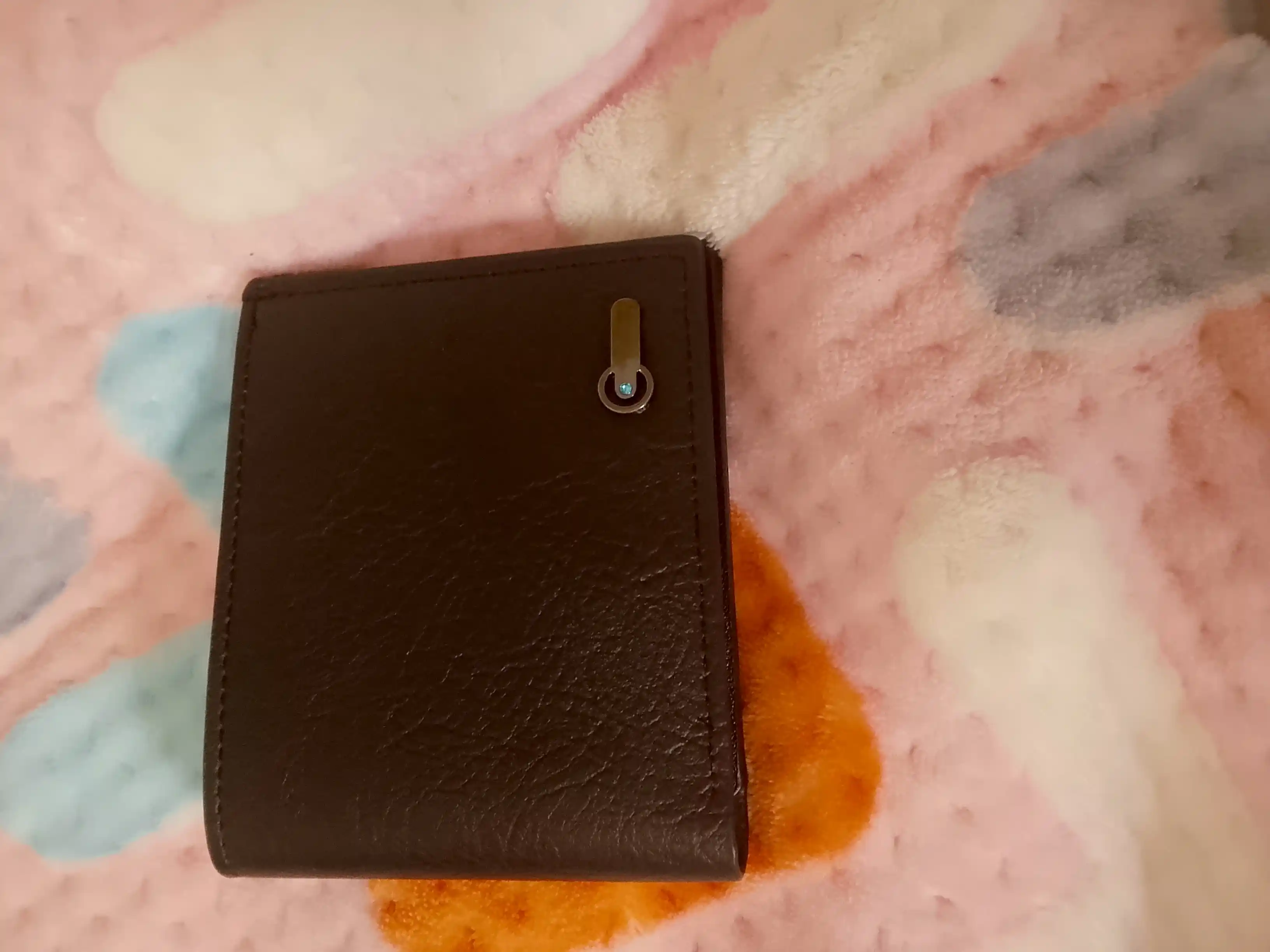Erkaklar hamyoni, 12 sm x 10 sm o‘lchamdagi portmone