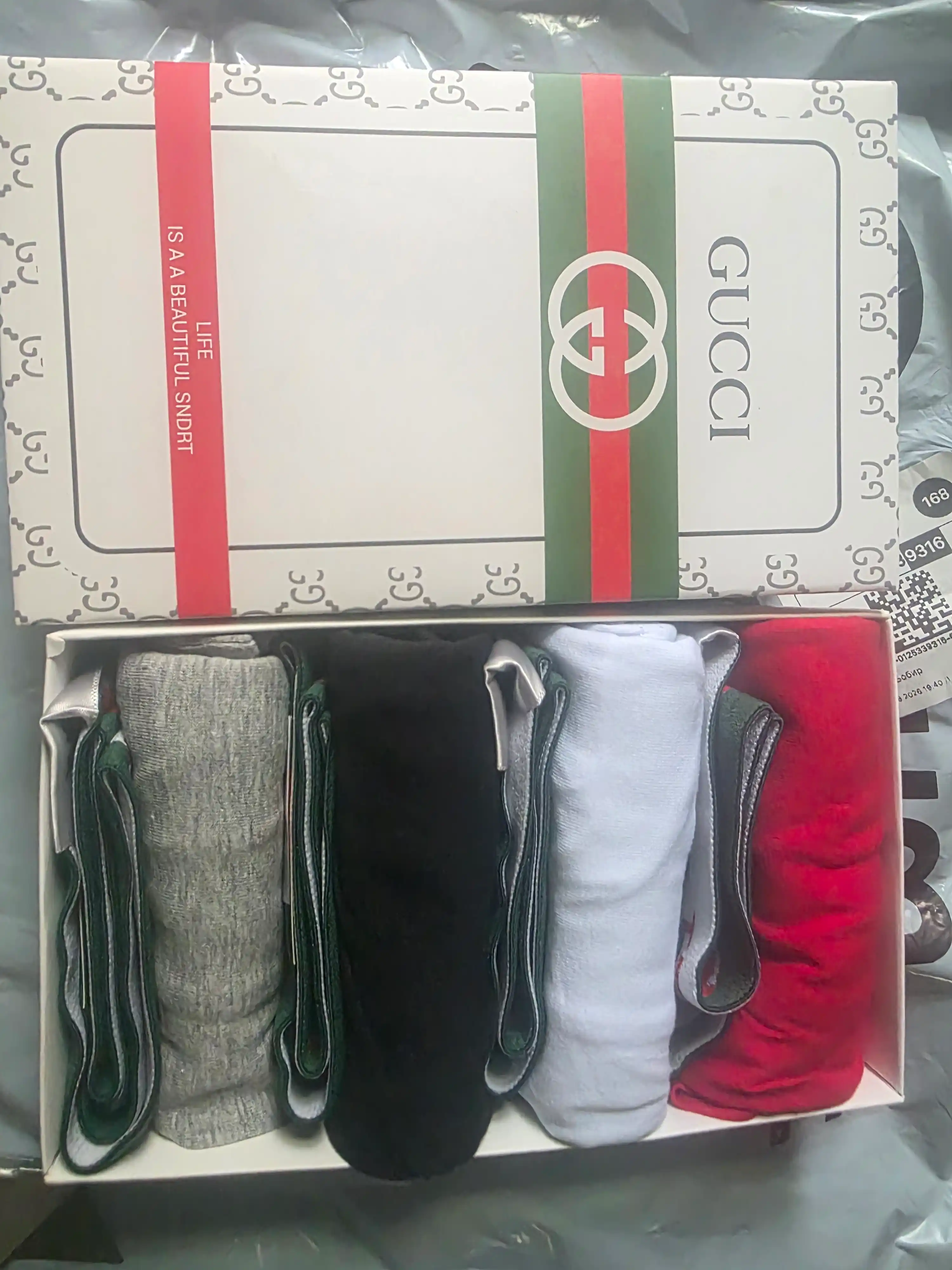 Erkaklar trusiklari GUCCI, 4 dona va 1 donadan iborat to‘plam,95% paxtadan,sovg‘a qutisida