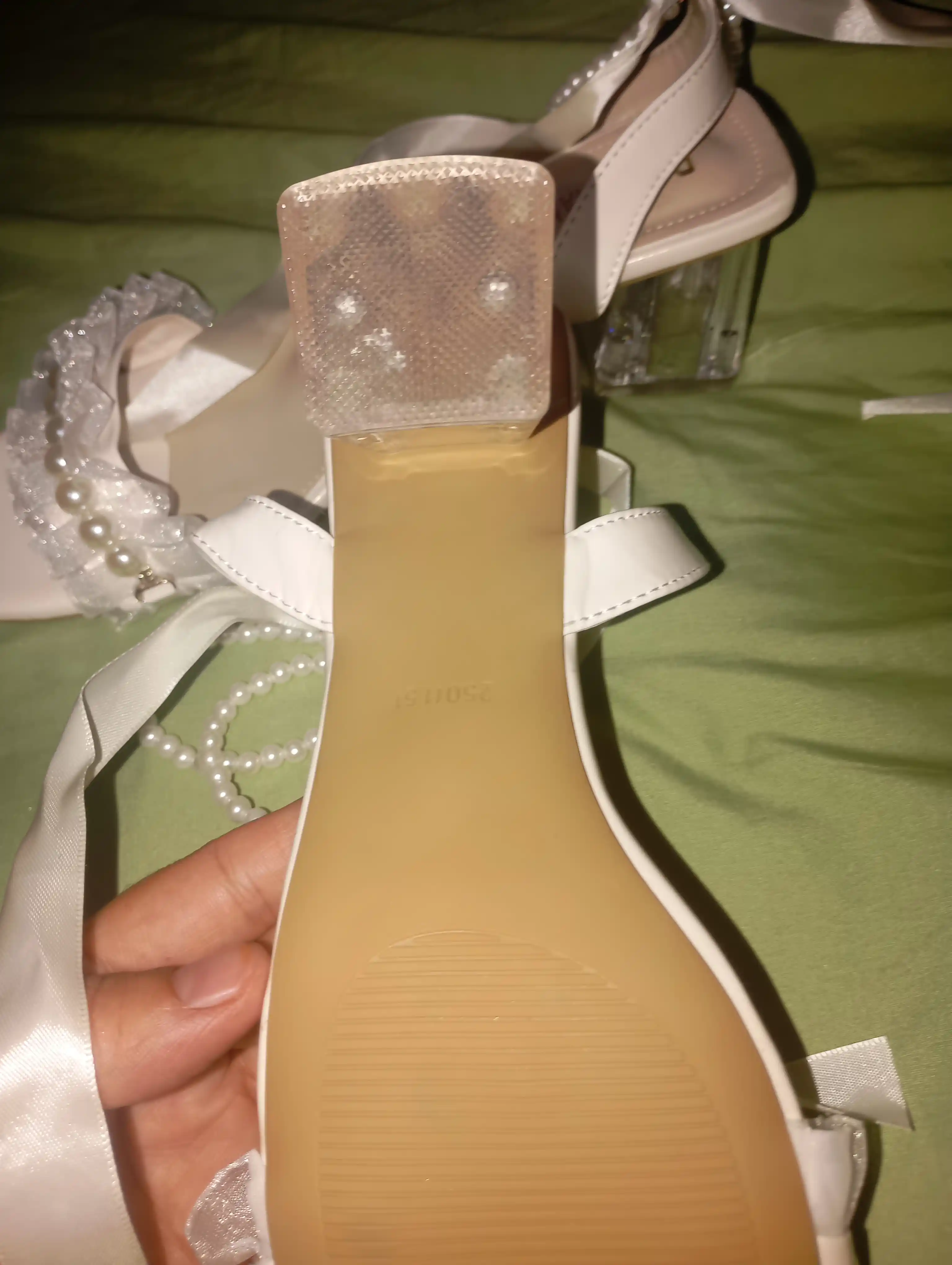 Ayollar uchun poshnali oqshom bosonojkalar