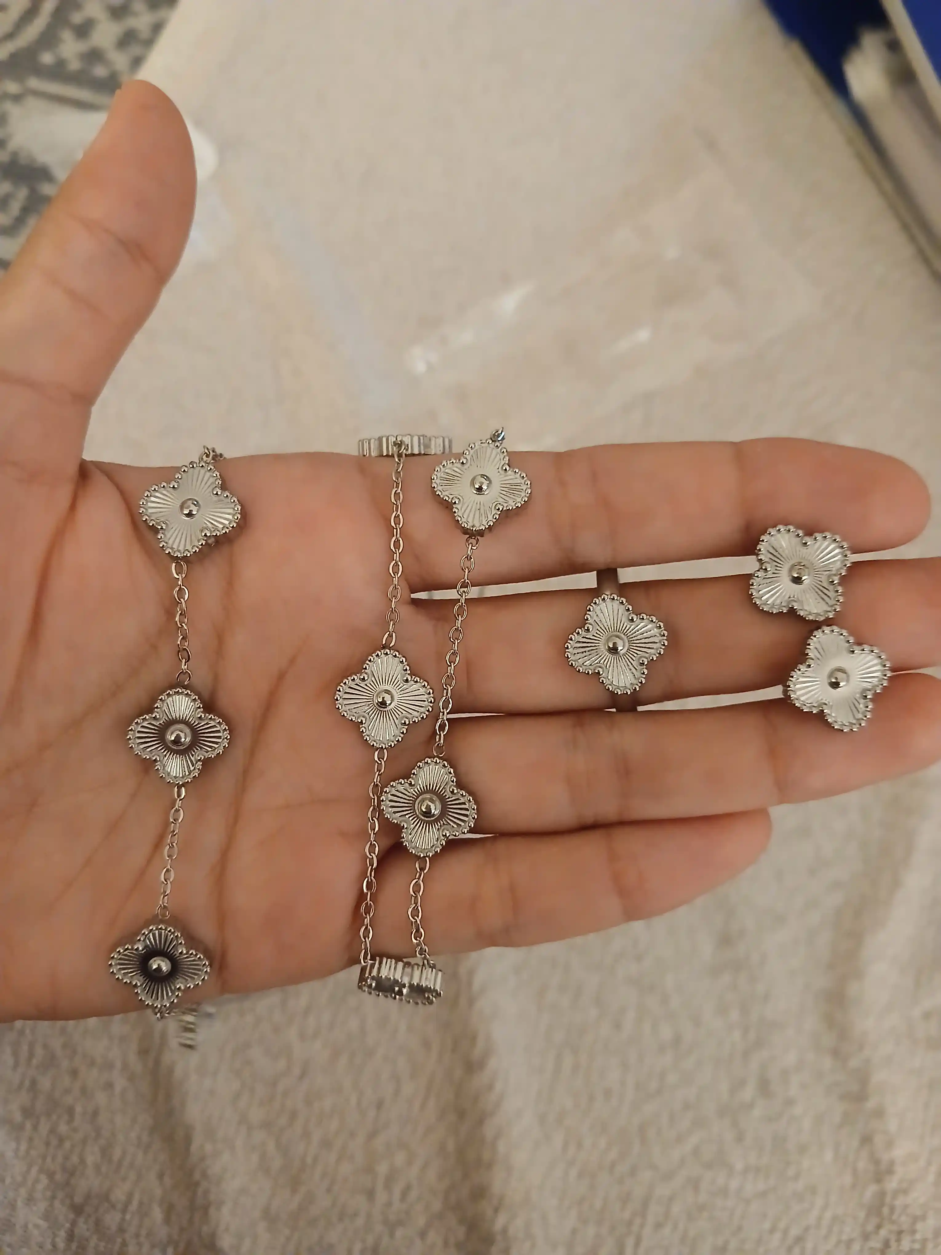VAN CLEEF Набор бижутерий, кольцо, серьги, цепочка, браслет