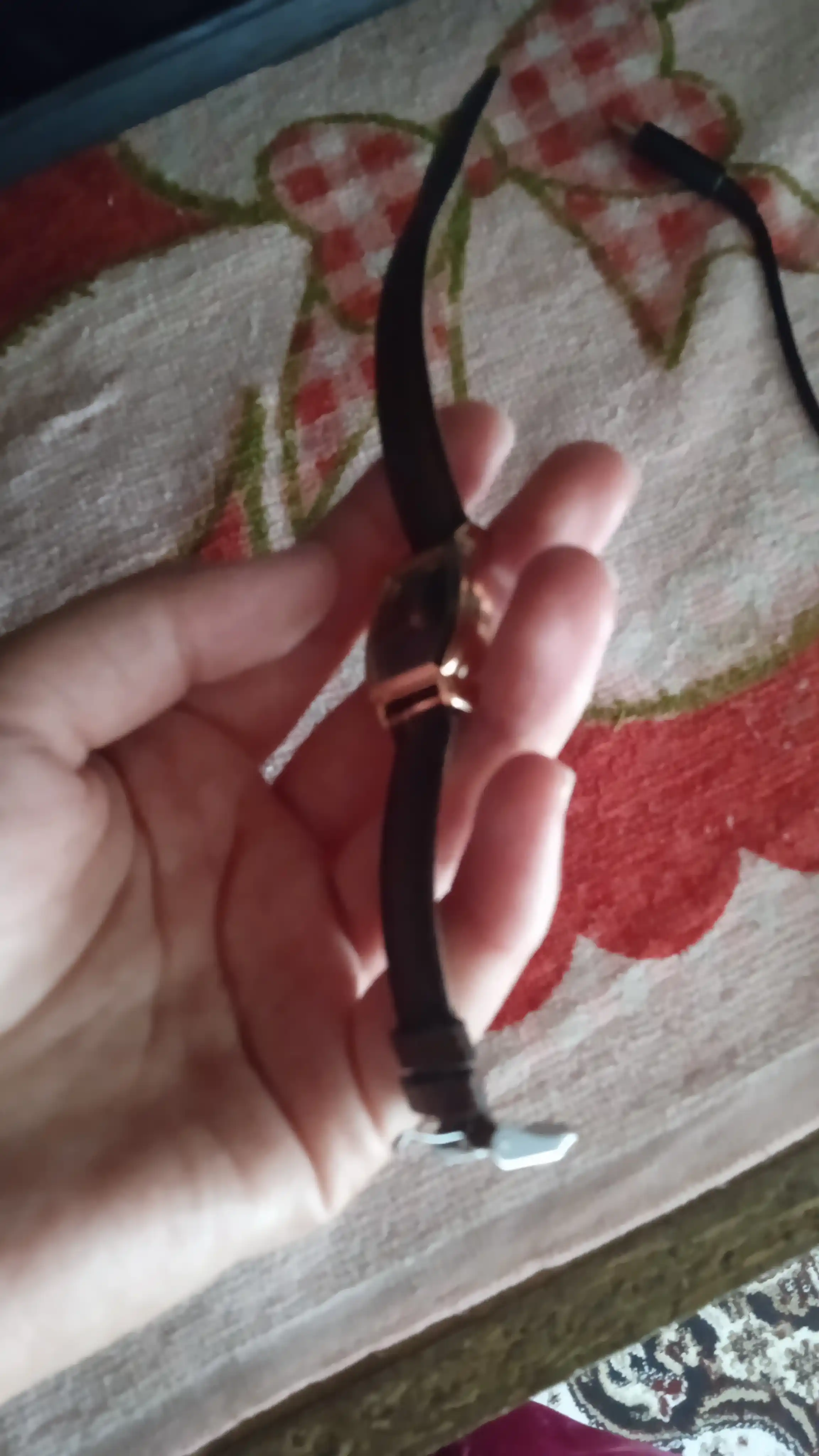 Ayollar qo‘l soati RATE charm kamarli, kvarts mexanizmli, klassik dizayn