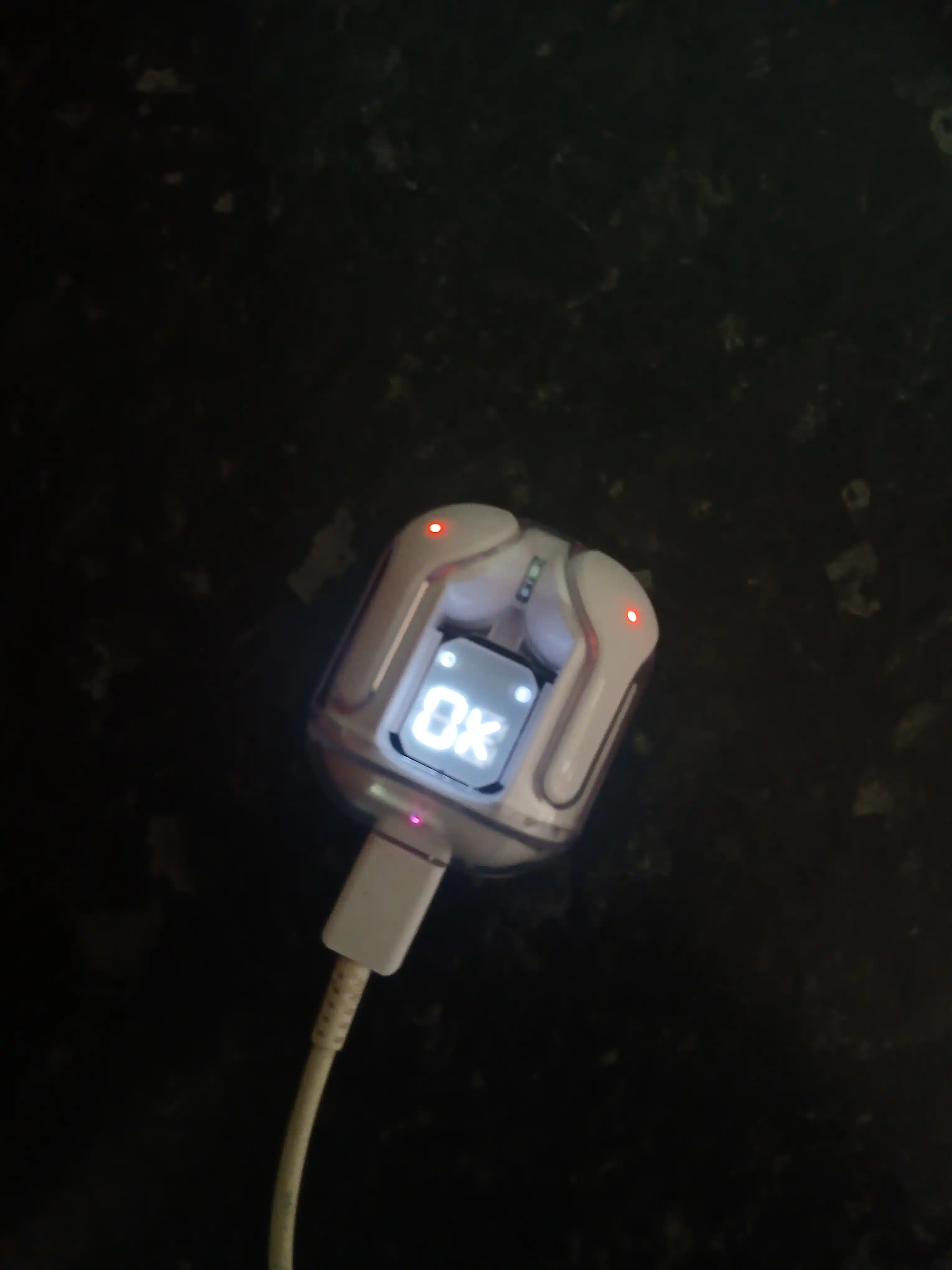 TWS Simsiz Quloqchin LED Displeyli Zaryadlash Keysi bilan Oq