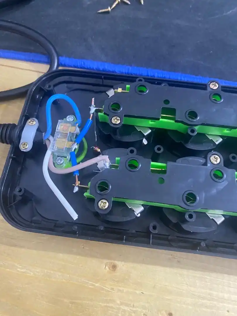 Elektr uzaytirgich, 2 metr, 3 ta USB port, Type-C, tarmoq filtri
