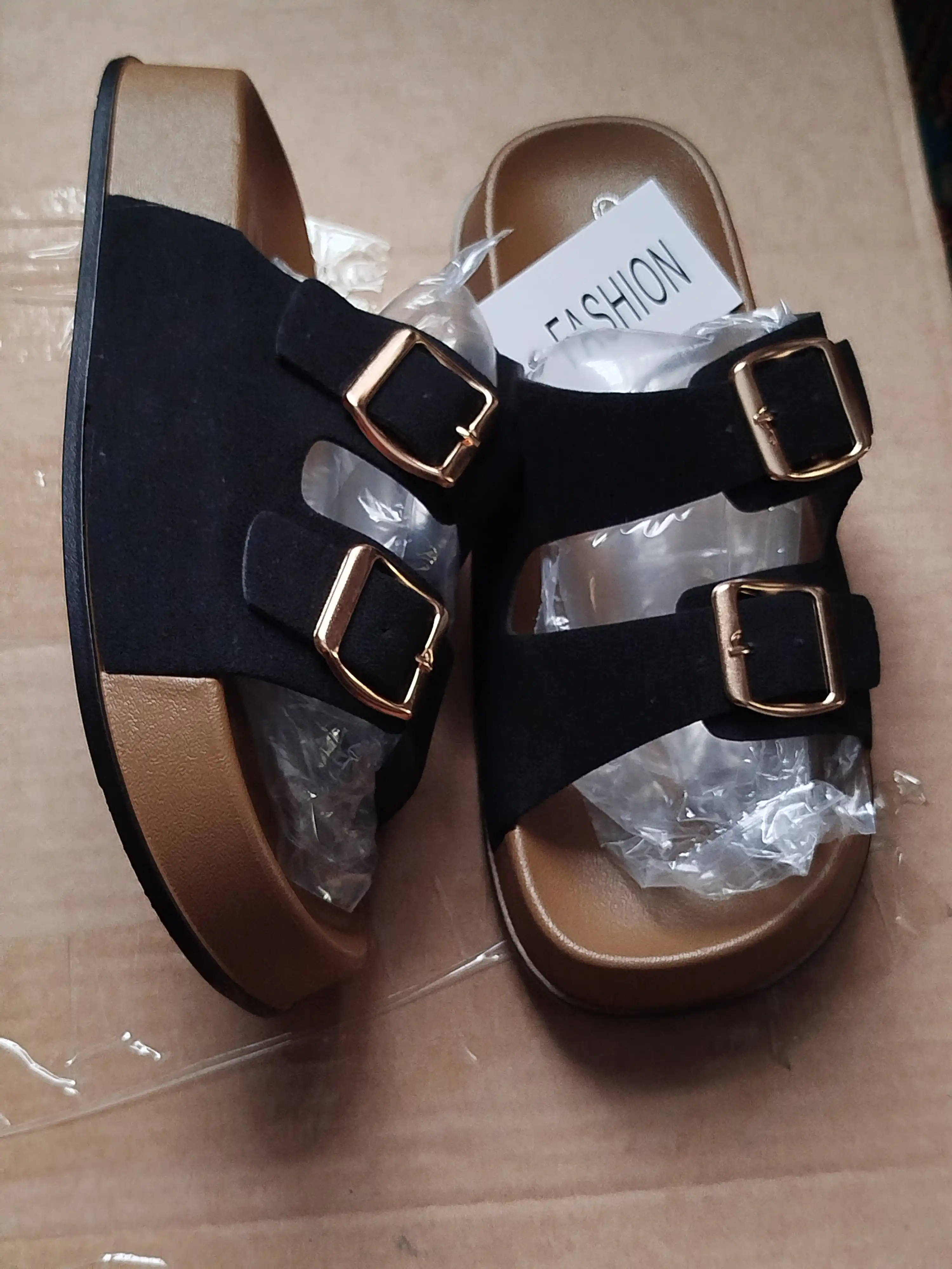 Ayollar uchun yozgi shippak – yumshoq, qulay, belt dizayn, sirpanmaydigan sandal