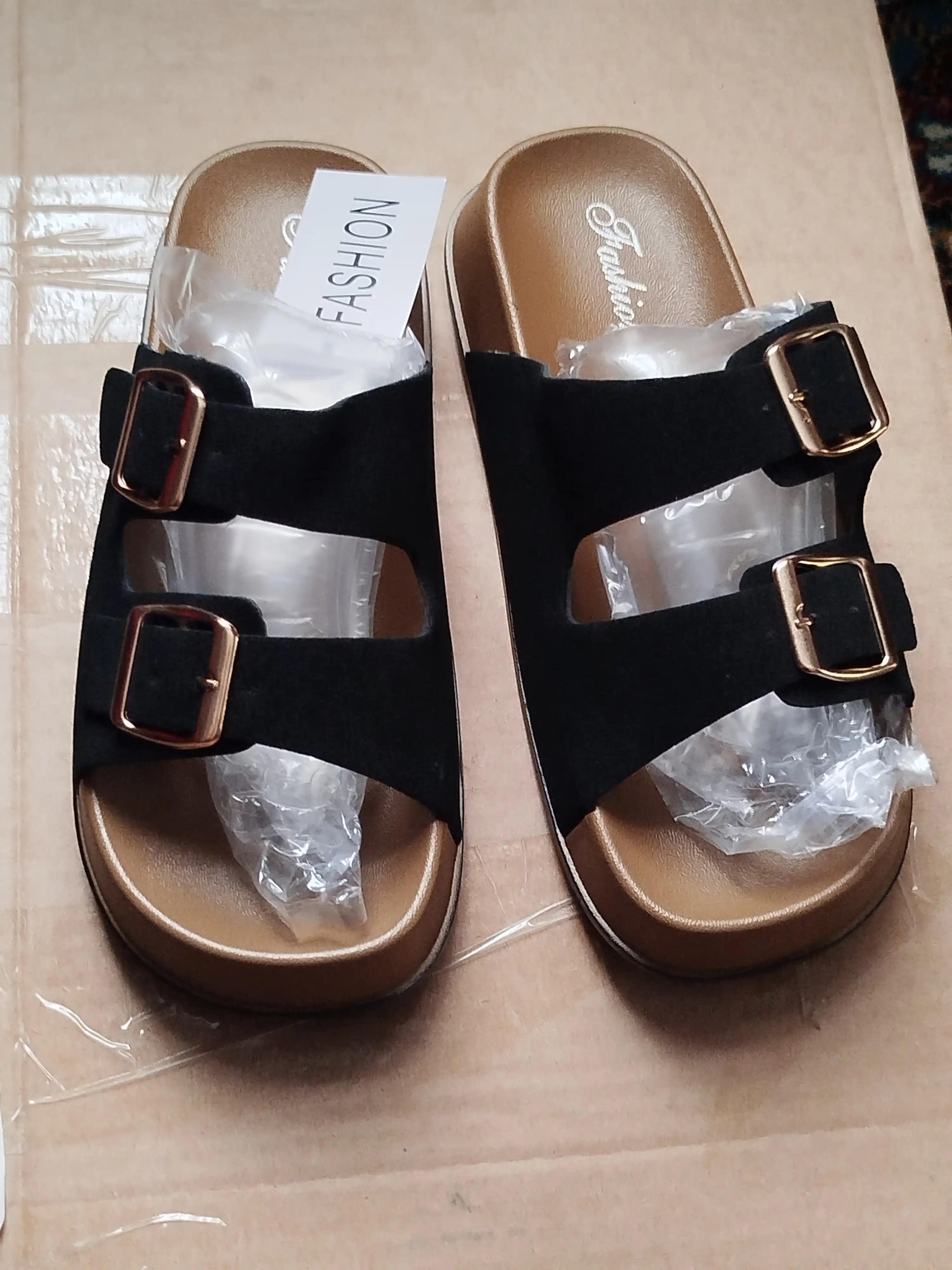Ayollar uchun yozgi shippak – yumshoq, qulay, belt dizayn, sirpanmaydigan sandal