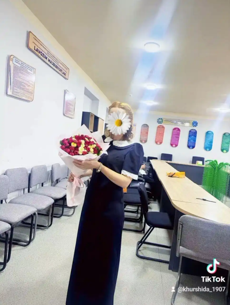 Barbi matosidan to‘qilgan tugmali to‘r yoqali ayollar maksi ko‘ylagi, 42–44 46-48 50-52