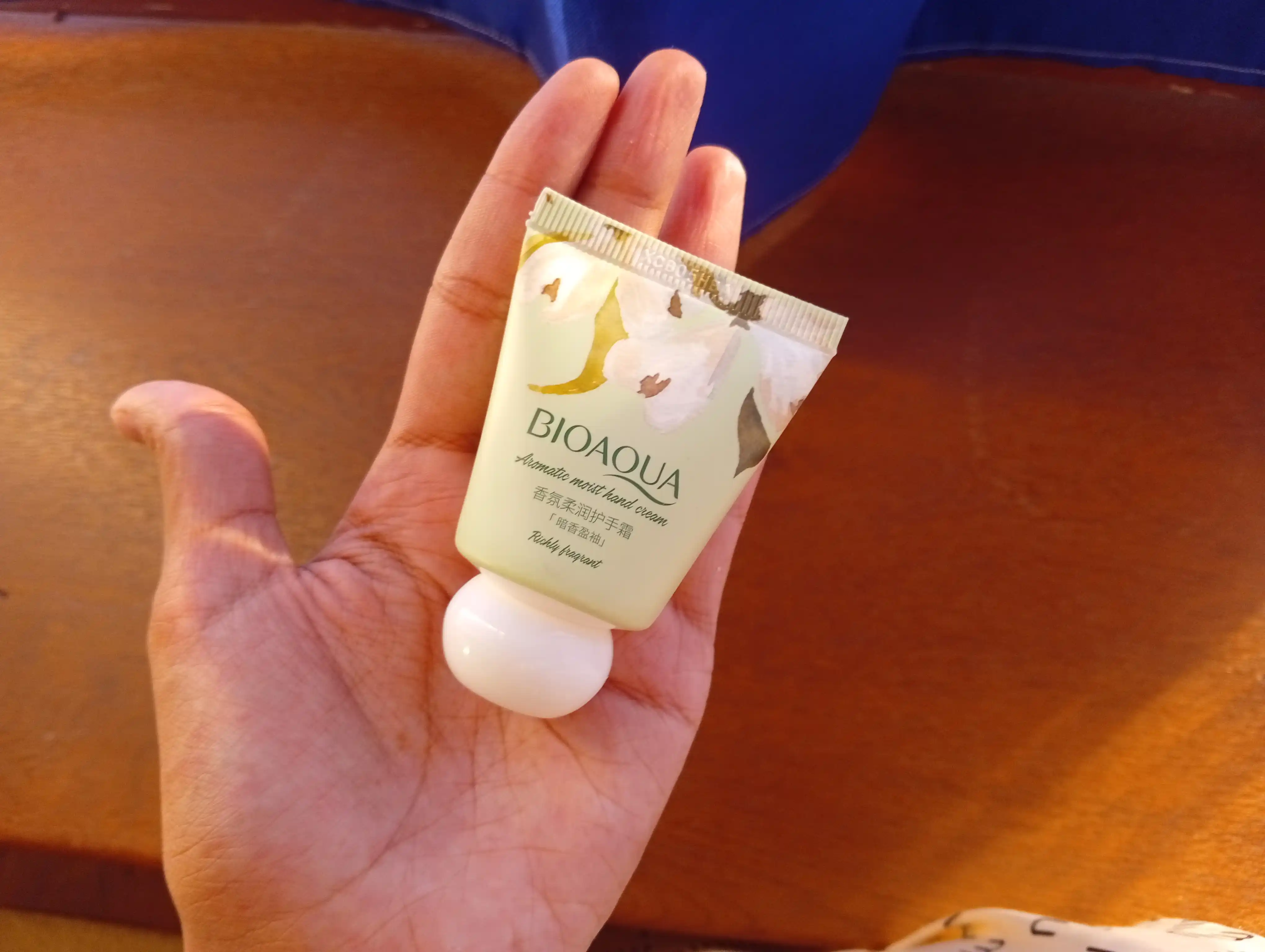 Bioaqua qo'l uchun kremi, namlovchi va oziqlantiruvchi