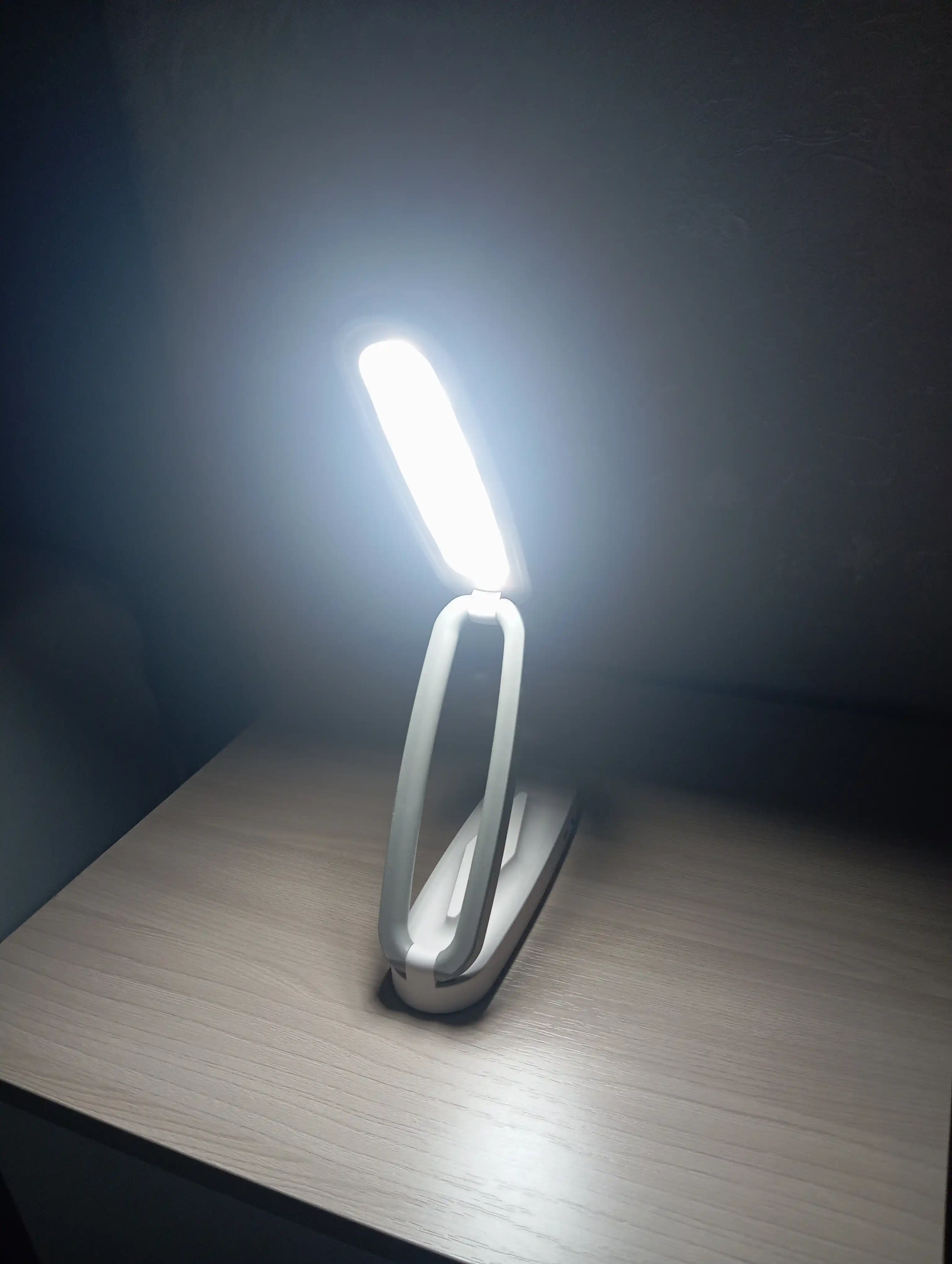 Buklanadigan LED stol chiroqi: USB quvvatli, 3 xil rejim va ko'z himoyasi