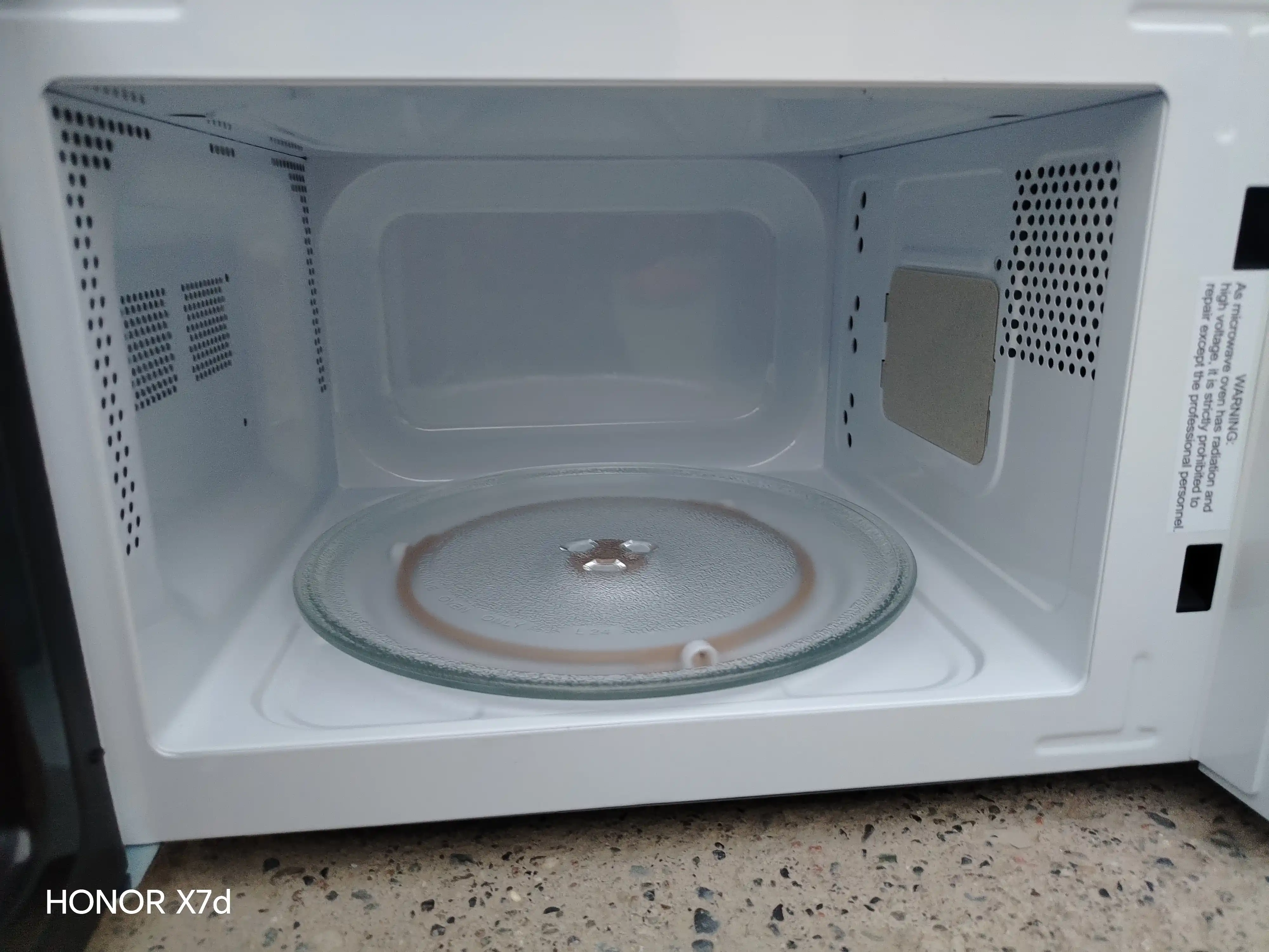 Ideal MCW-20L mikroto‘lqinli pechi, hajmi 20 l, quvvati 700