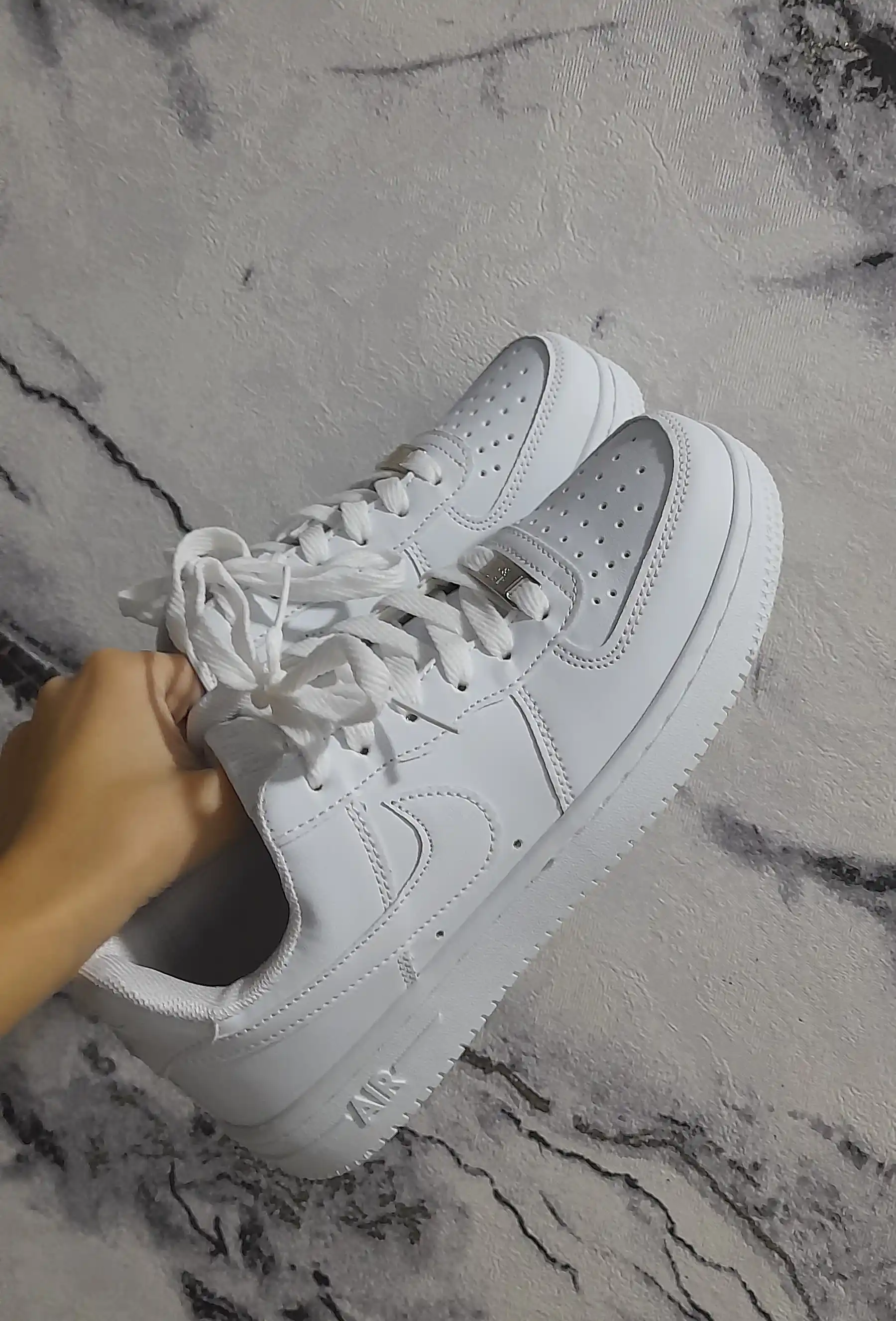 Ayollar va erkaklar uchun Nike Air Force 1 oq klassik krossovkalari