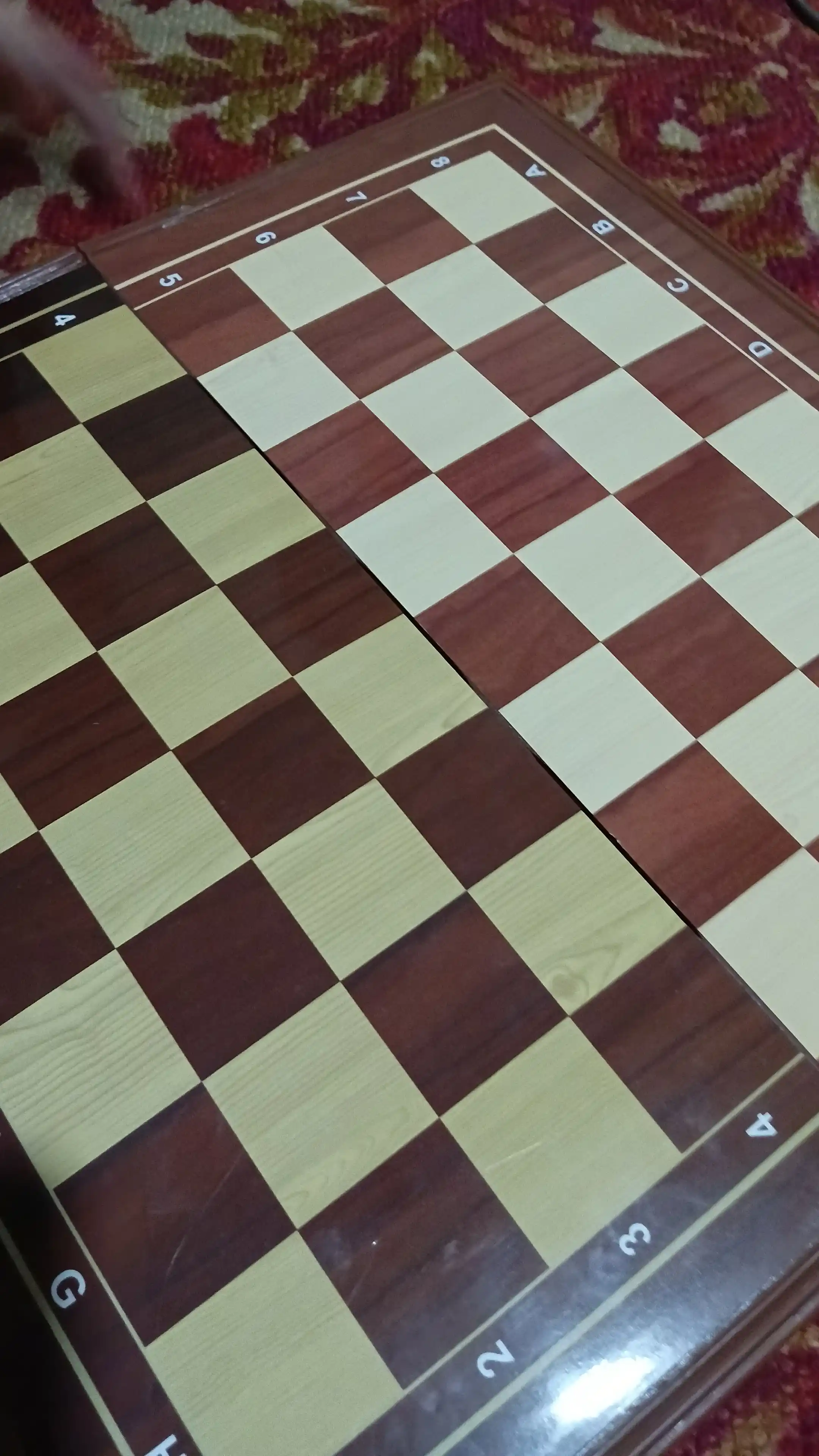 Shaxmat va shashka to'plami 2-si-1 da, plastik idishda o'lchami 38 x 38 sm va 33 x 33 sm