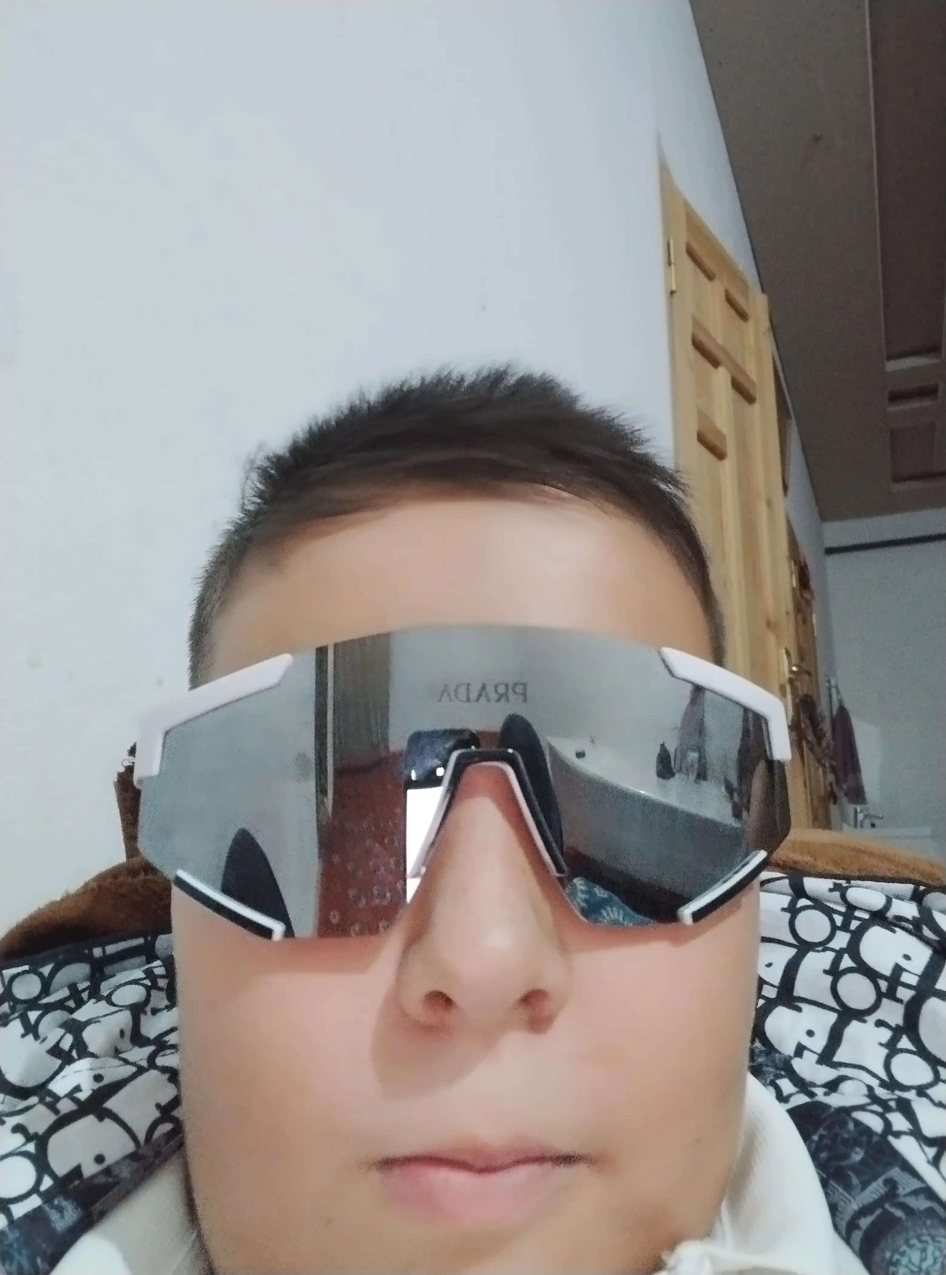 Erkaklar uchun sport uslubidagi quyoshdan himoya qiluvchi ko‘zoynak (qutisiz)