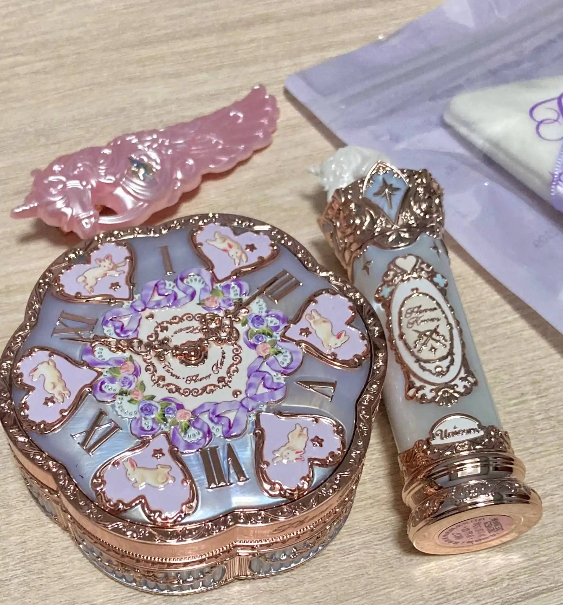 Flower Knows Помада Knight Unicorn с глянцевым финишем и эффектом сияния губ